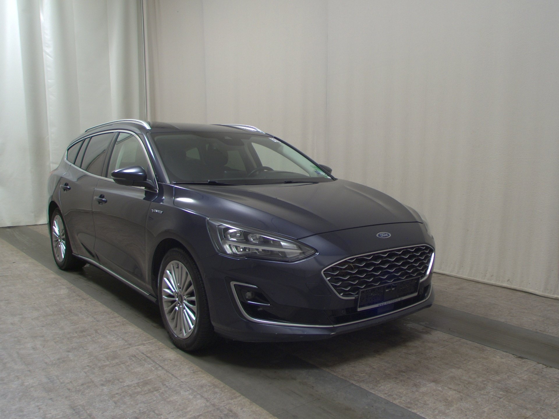 Ford Focus Turnier 1.5 EB Vignale Navi LED DigiTacho HuD AHK Leder 3