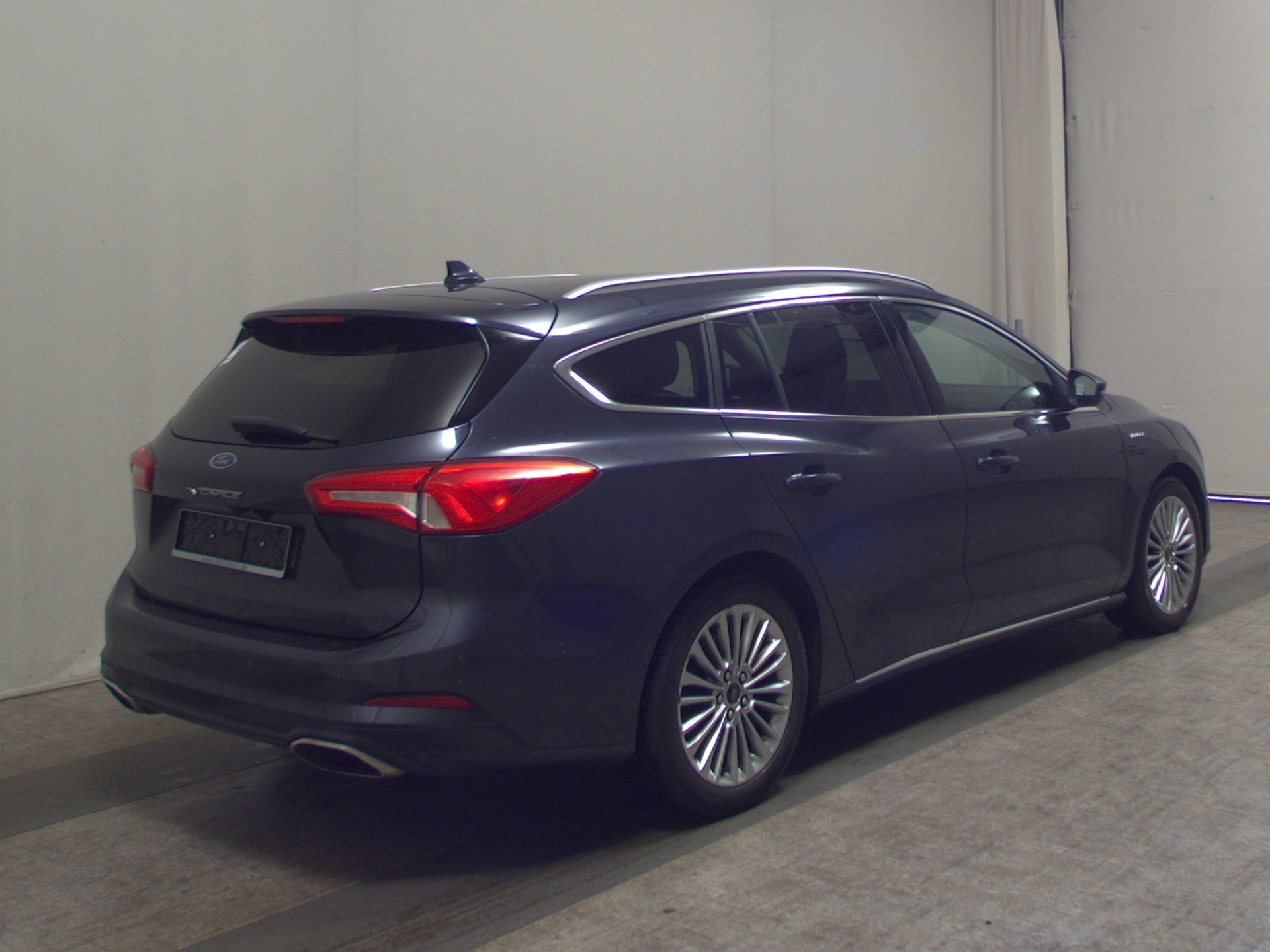 Ford Focus Turnier 1.5 EB Vignale Navi LED DigiTacho HuD AHK Leder 4