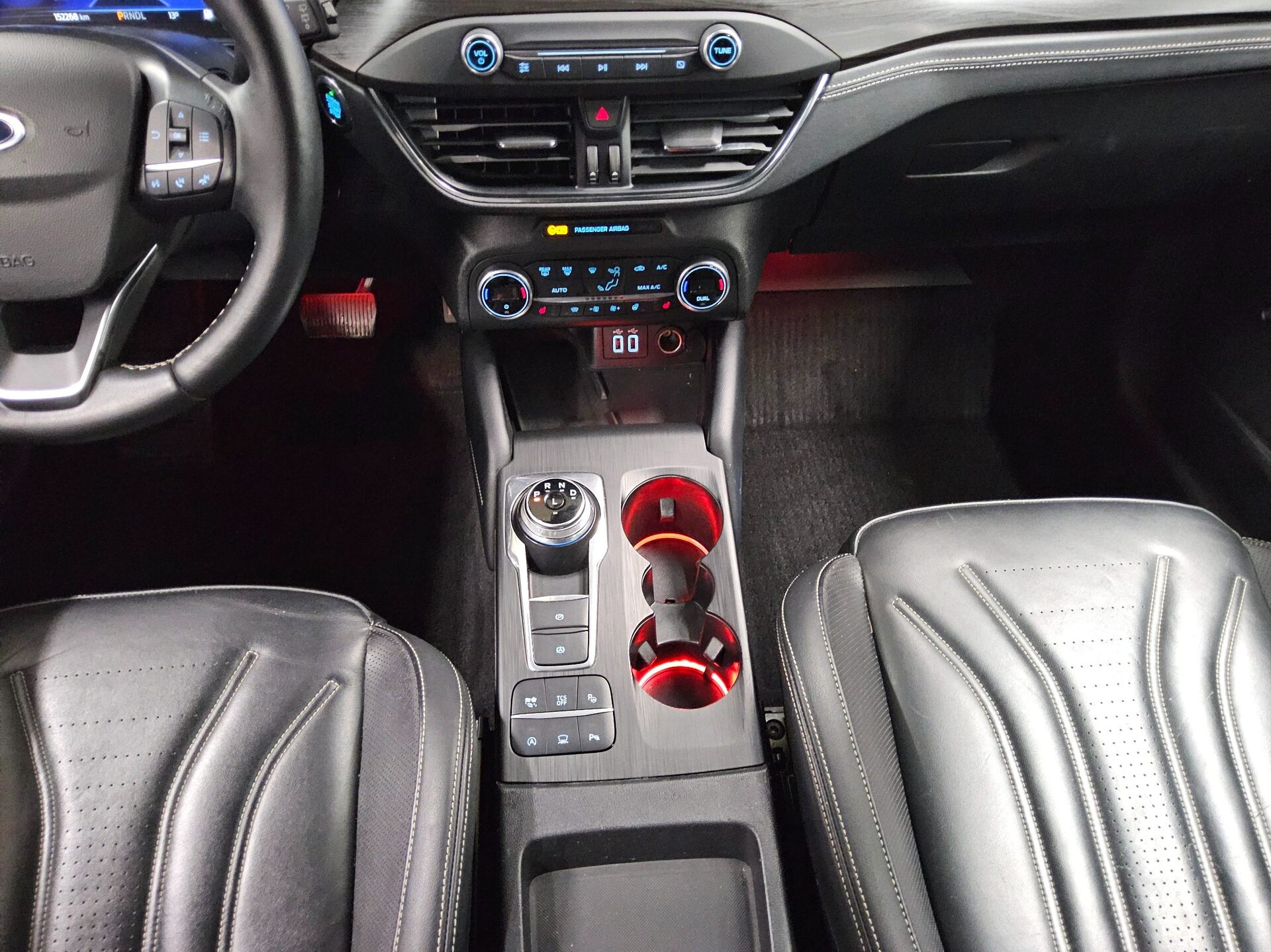 Ford Focus Turnier 1.5 EB Vignale Navi LED DigiTacho HuD AHK Leder 6