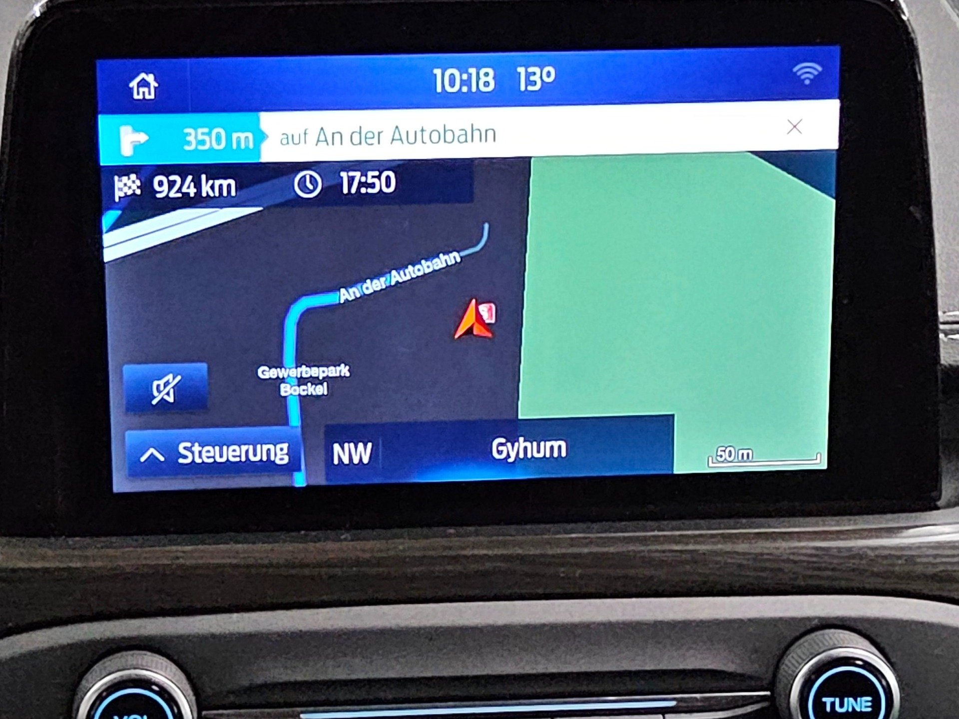 Ford Focus Turnier 1.5 EB Vignale Navi LED DigiTacho HuD AHK Leder 7