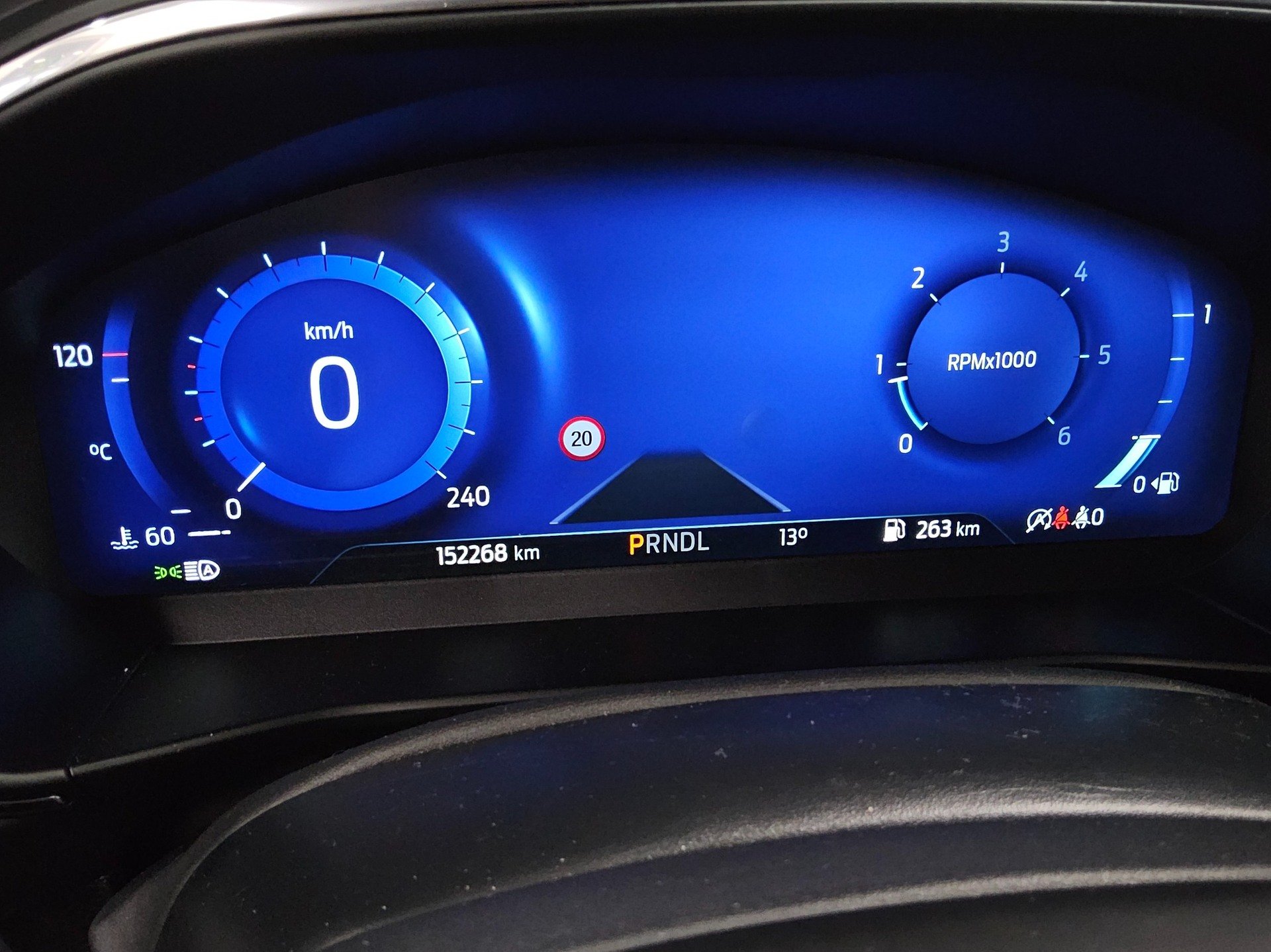 Ford Focus Turnier 1.5 EB Vignale Navi LED DigiTacho HuD AHK Leder 8