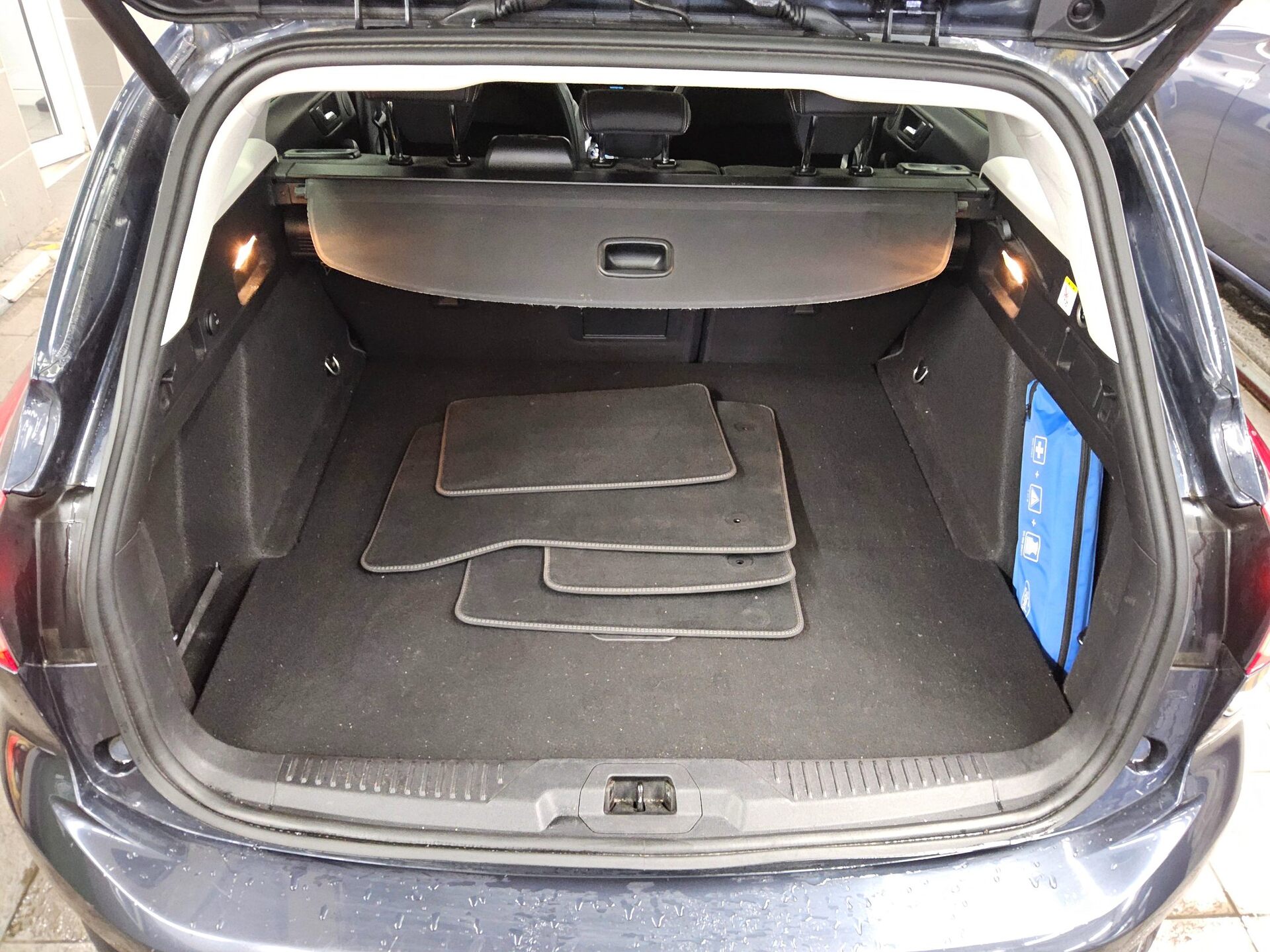 Ford Focus Turnier 1.5 EB Vignale Navi LED DigiTacho HuD AHK Leder 12