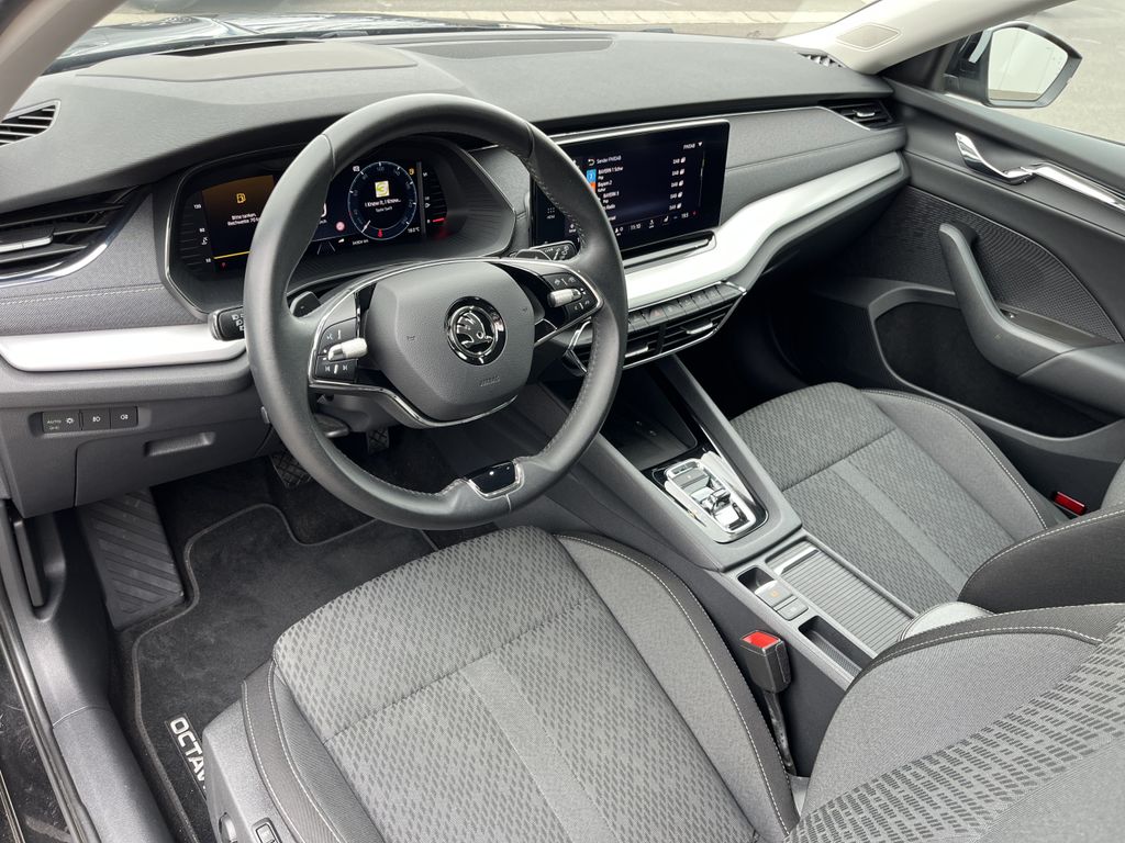 Skoda Octavia Combi 2.0 TDI DSG Style 12