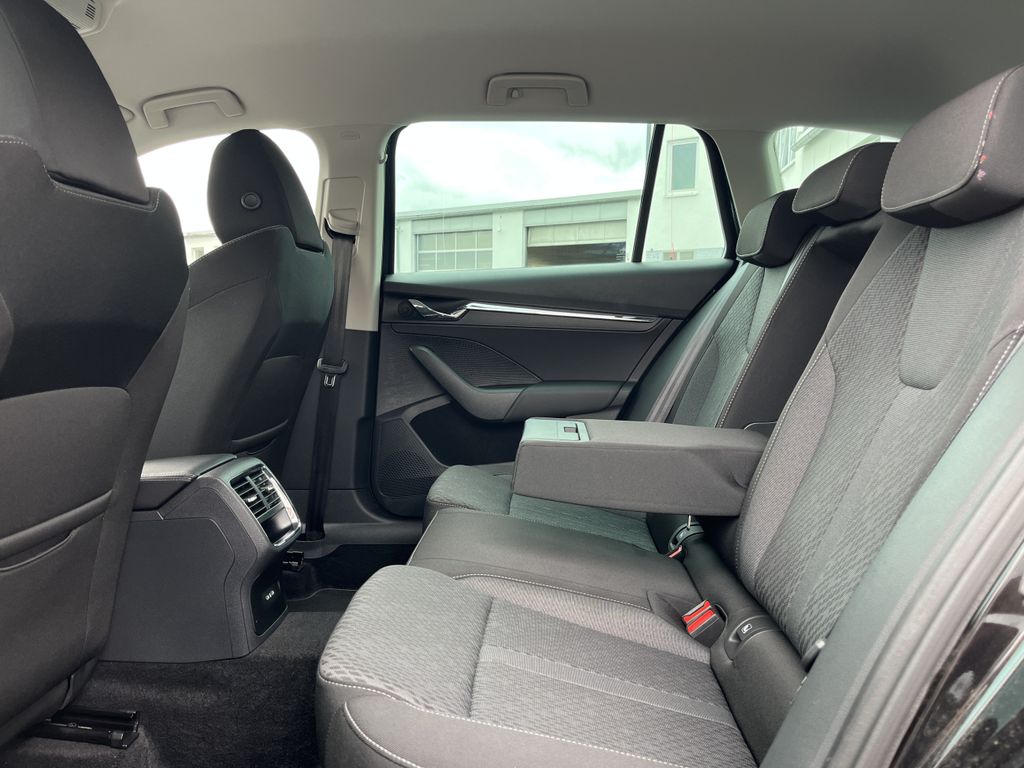Skoda Octavia Combi 2.0 TDI DSG Style 17