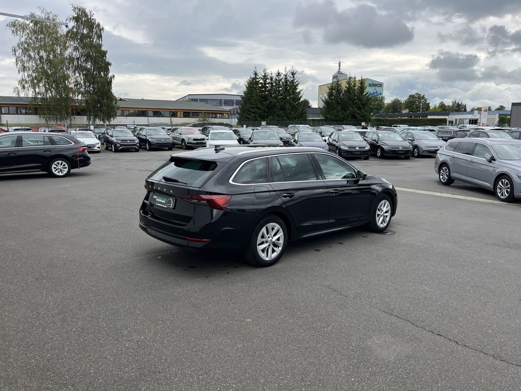 Skoda Octavia Combi 2.0 TDI DSG Style 8