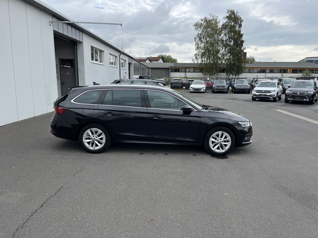 Skoda Octavia Combi 2.0 TDI DSG Style 6