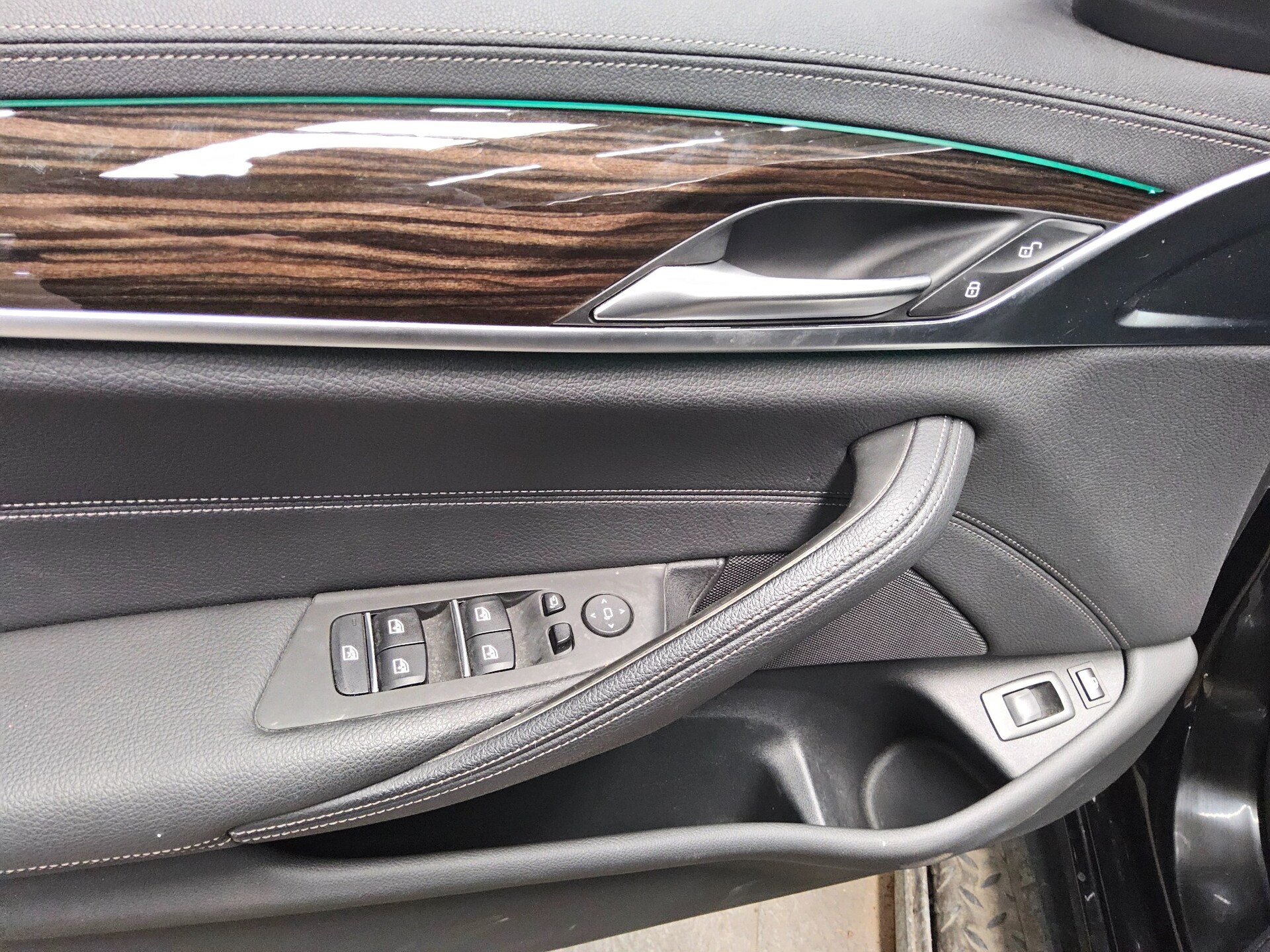 BMW 530e xDr Luxury-Line Navi LED LC-Pro Leder 10