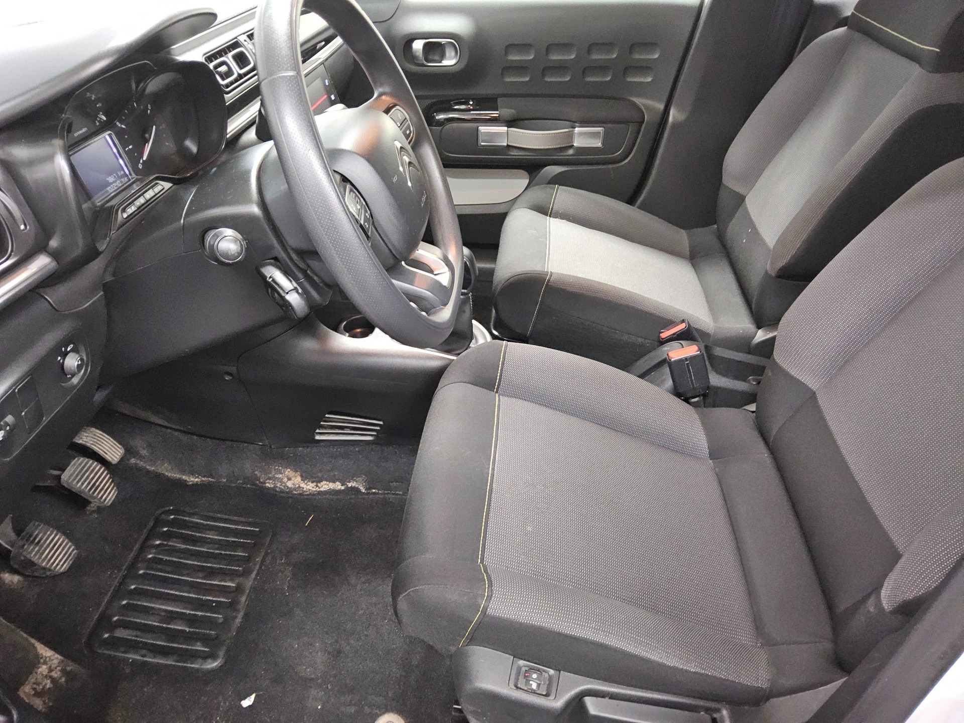 Citroën C3 1.2 PureTech Shine SHZ PDC LED Bluetooth DAB 8