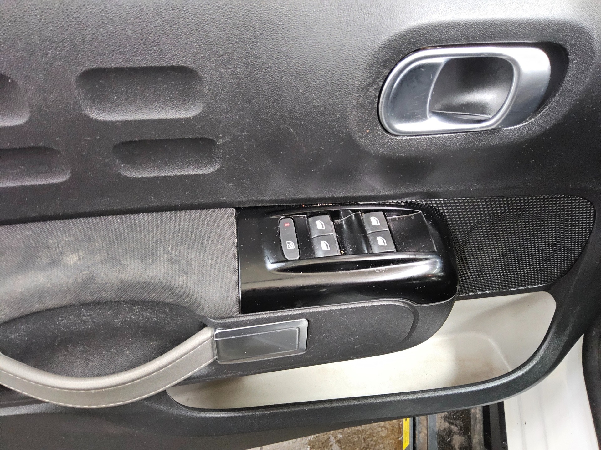 Citroën C3 1.2 PureTech Shine SHZ PDC LED Bluetooth DAB 9