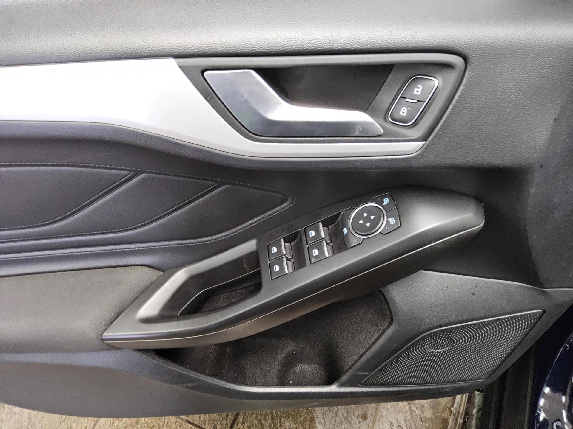 Ford Focus Turnier 1.5 EB Cool&Connect Navi LED RFK 9
