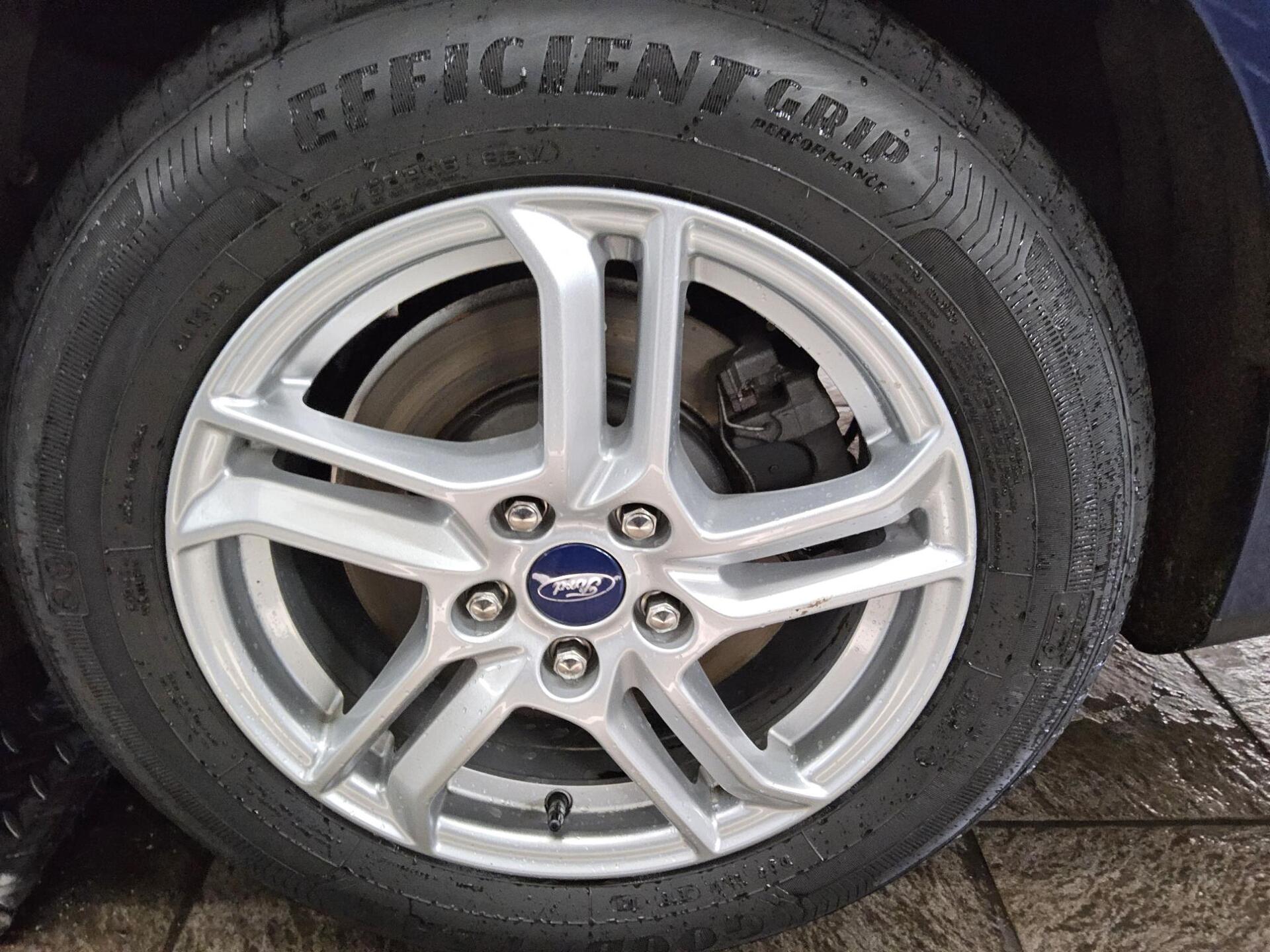 Ford Focus Turnier 1.5 EB Cool&Connect Navi LED RFK 10