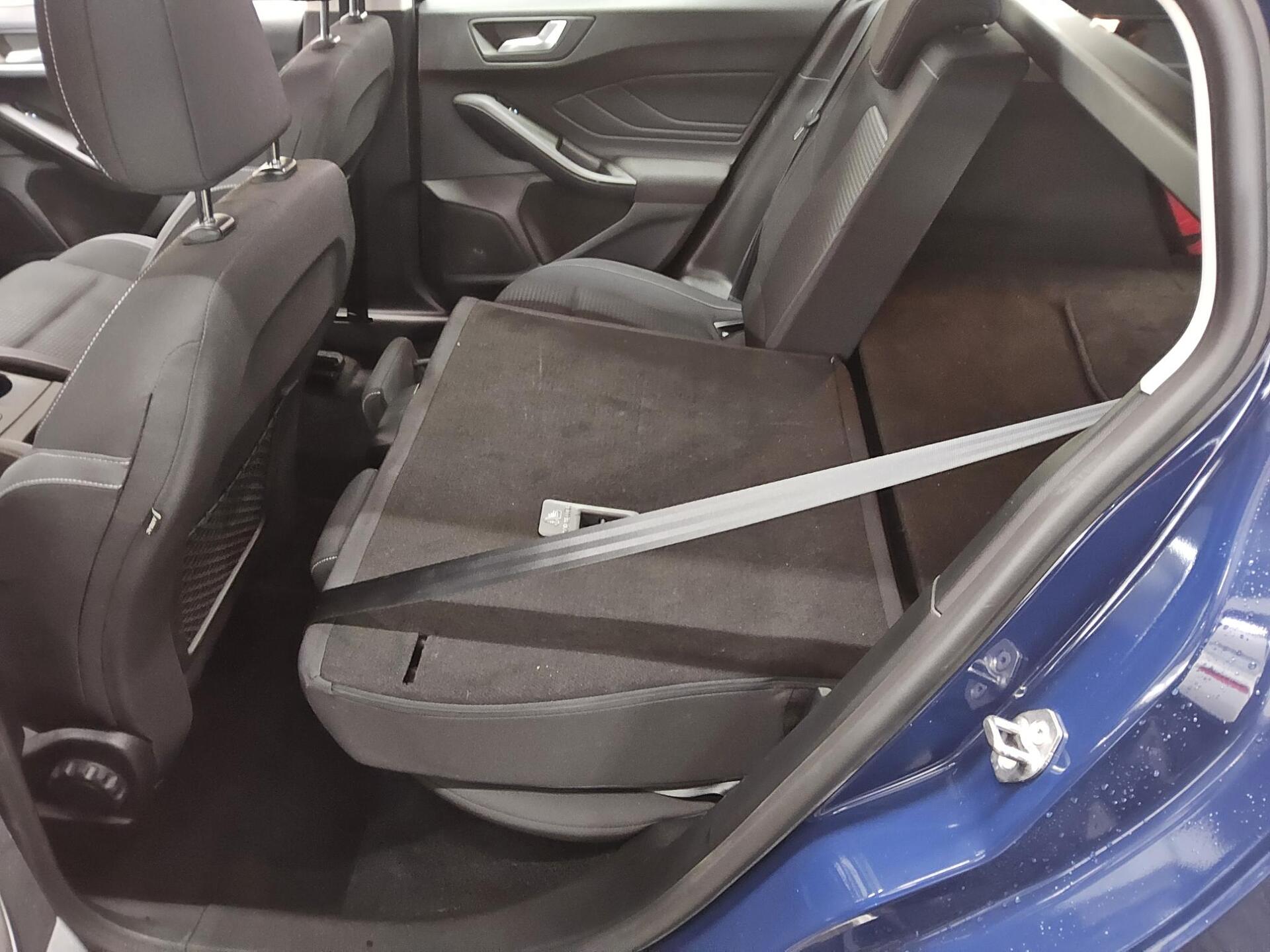 Ford Focus Turnier 1.5 EB Cool&Connect Navi LED RFK 12