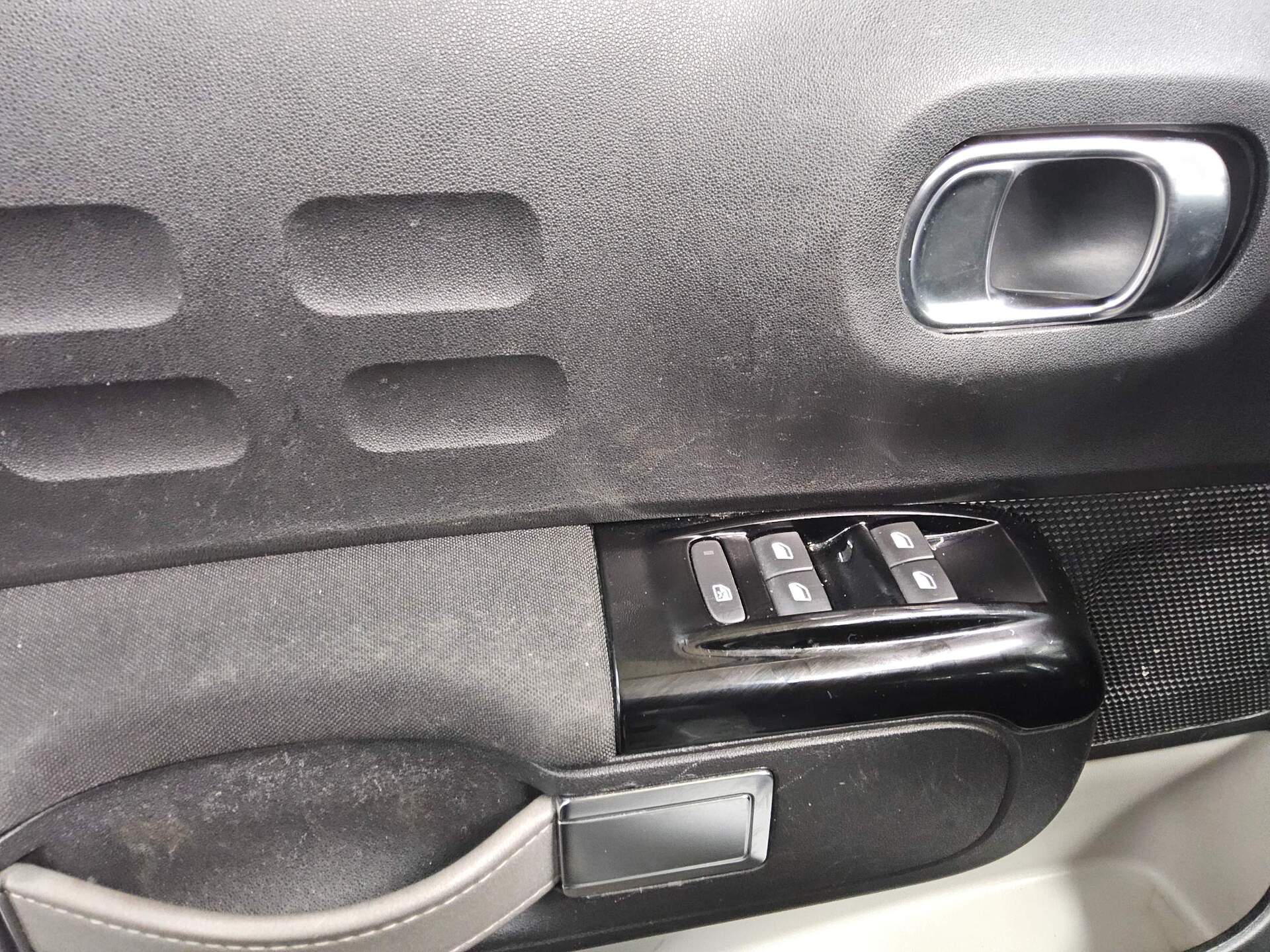 Citroën C3 1.2 PureTech Shine Shz LED BT DAB 9