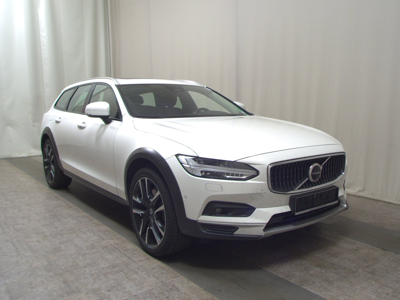 Volvo V90 CC B5 AWD Ultimate Leder Navi LED Pano AHK 3