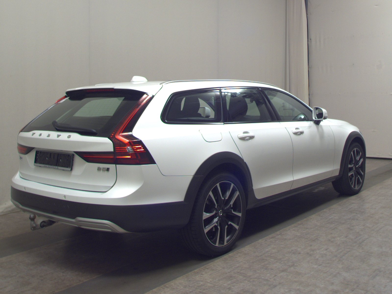 Volvo V90 CC B5 AWD Ultimate Leder Navi LED Pano AHK 4