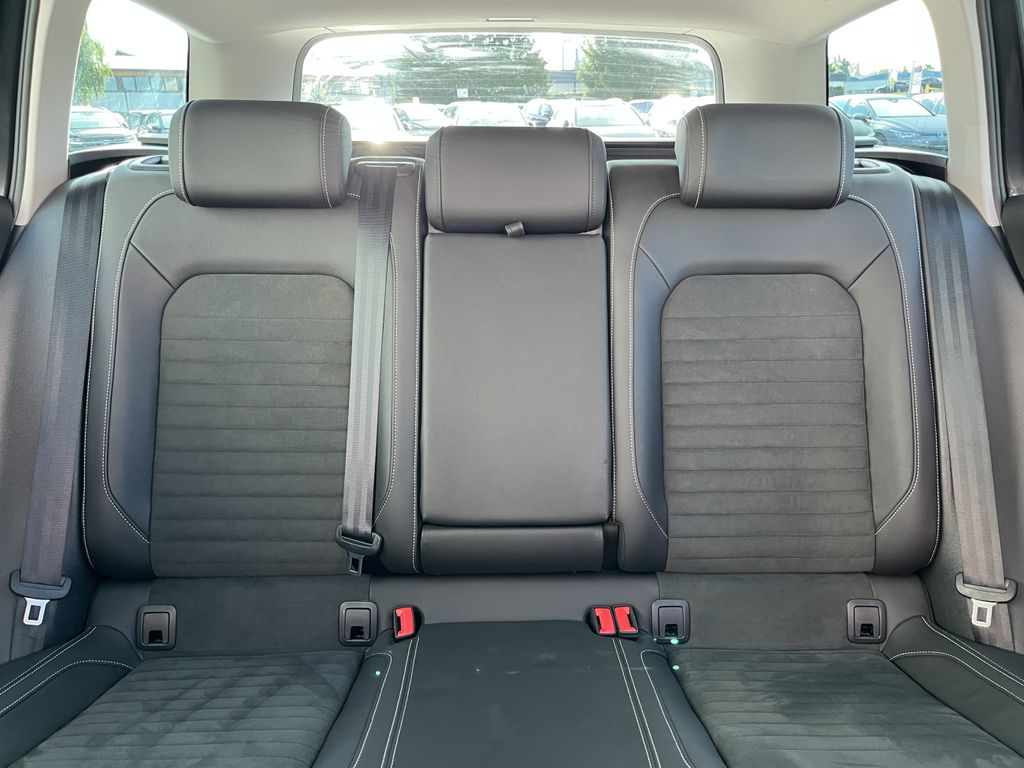Volkswagen Passat Variant 2.0 TDI DSG Elegance 18