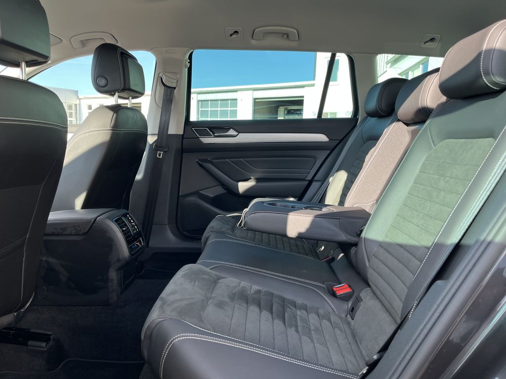Volkswagen Passat Variant 2.0 TDI DSG Elegance 17