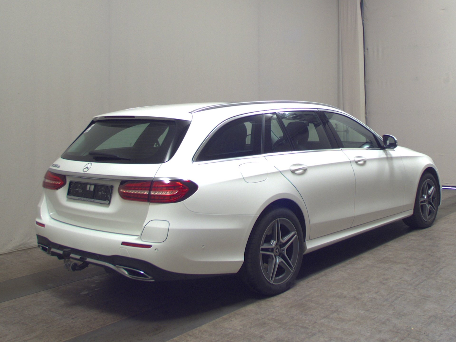 Mercedes-Benz E 300 T de AMG-Line Navi LED Pano HuD AHK RfK 4