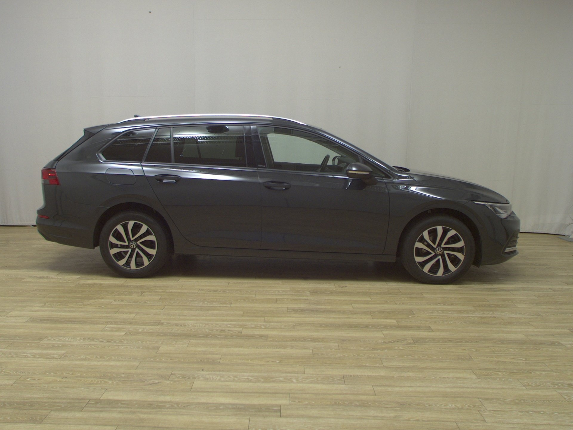 Volkswagen Golf-8 Var. 2.0 TDI Life Navi LED AID Shz Sthzg. H&K PDC