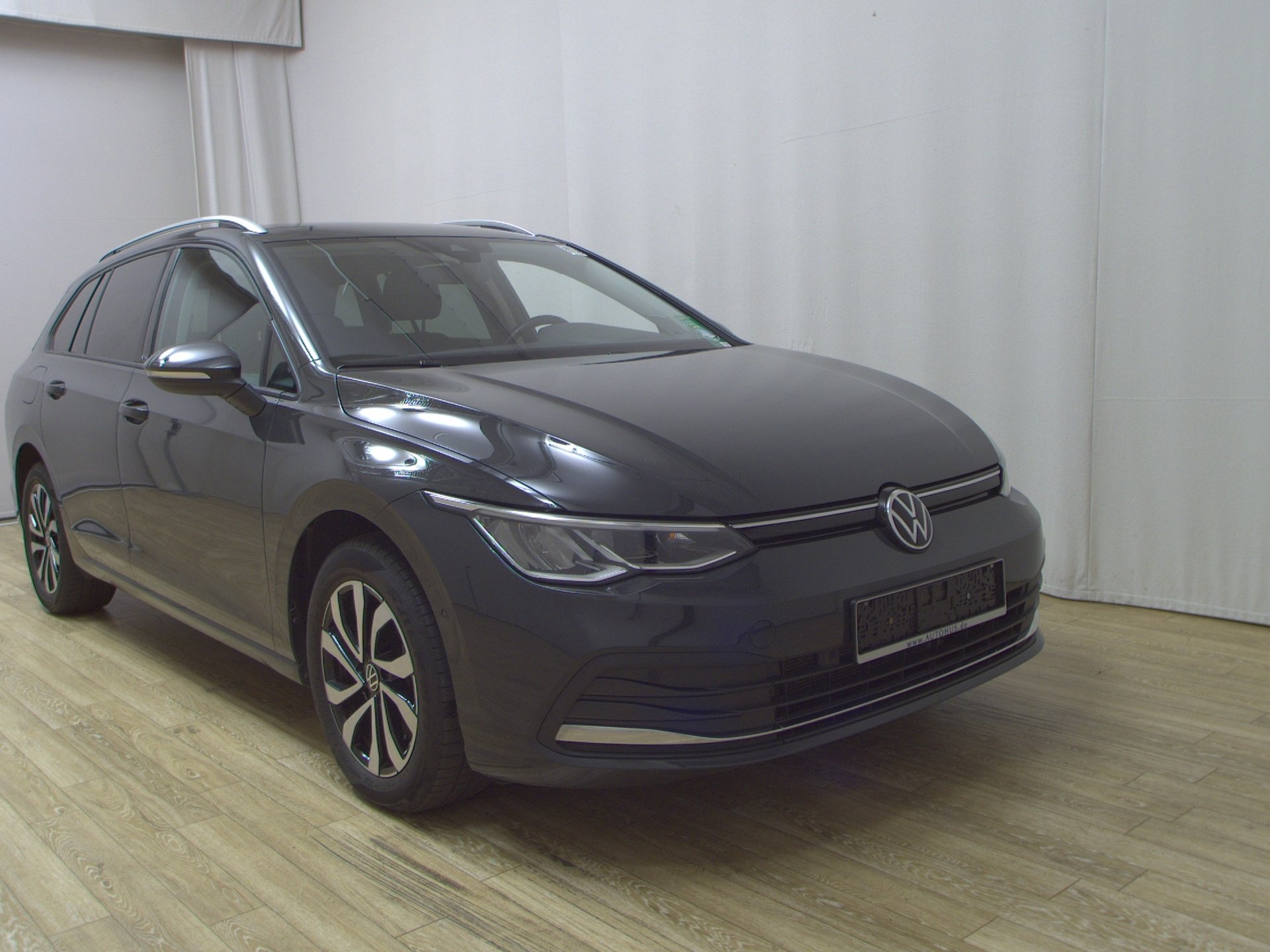 Volkswagen Golf-8 Var. 2.0 TDI Life Navi LED AID Shz Sthzg. H&K PDC 3