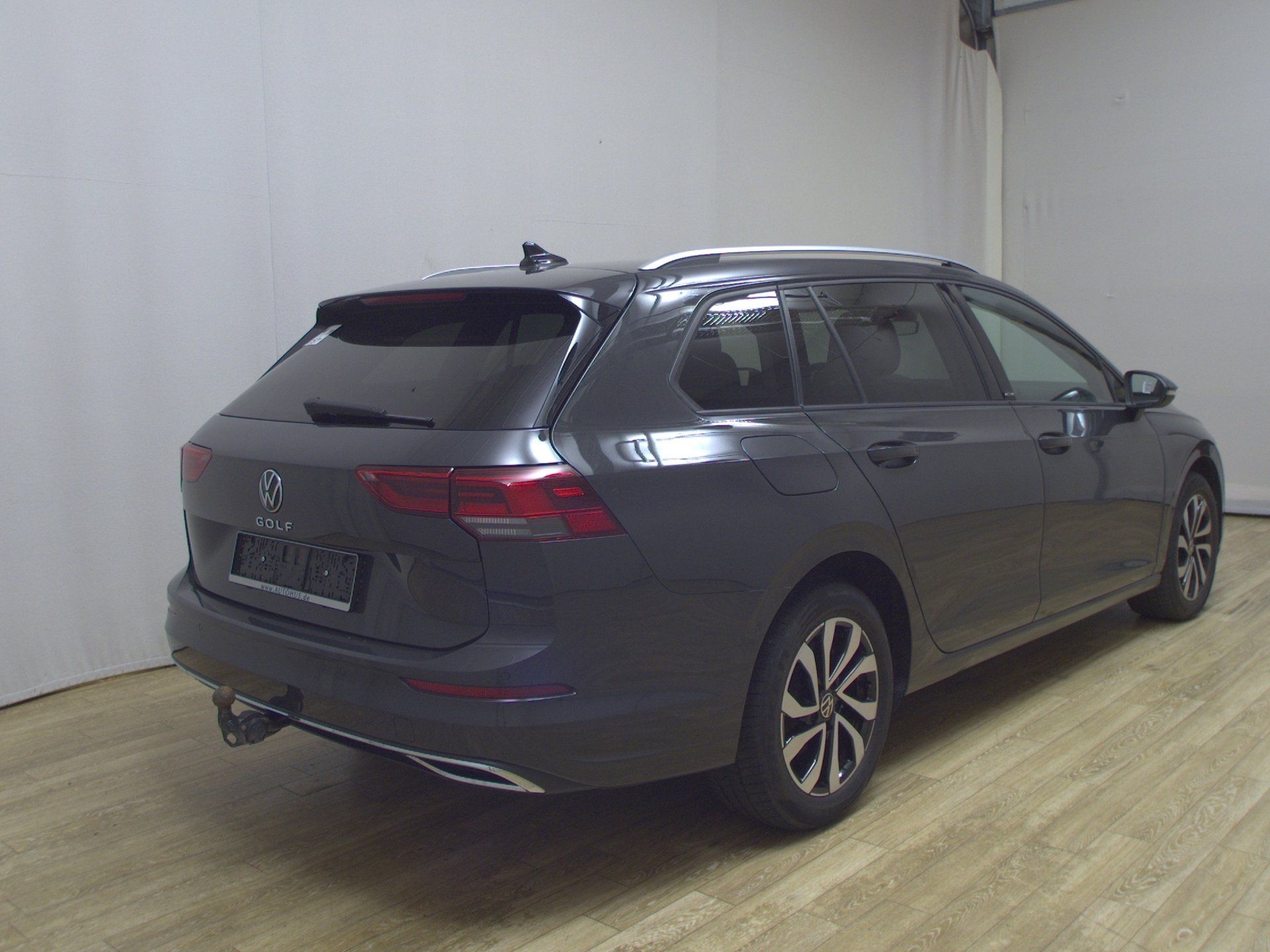 Volkswagen Golf-8 Var. 2.0 TDI Life Navi LED AID Shz Sthzg. H&K PDC 4