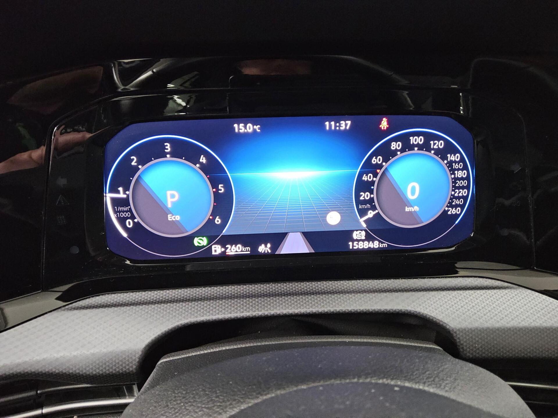 Volkswagen Golf-8 Var. 2.0 TDI Life Navi LED AID Shz Sthzg. H&K PDC 8