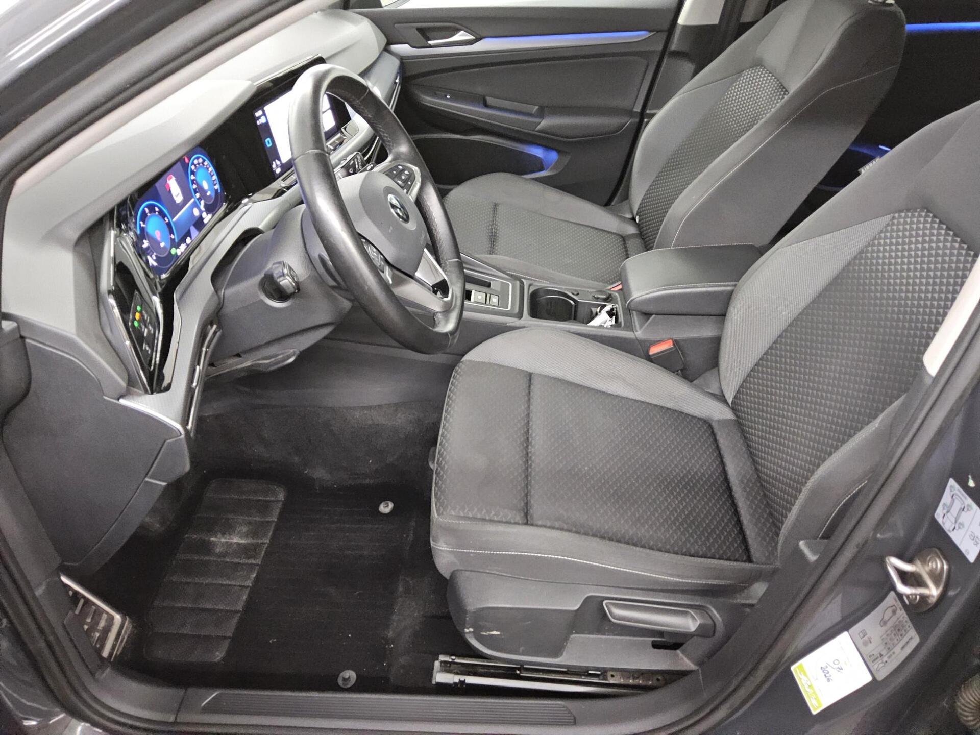 Volkswagen Golf-8 Var. 2.0 TDI Life Navi LED AID Shz Sthzg. H&K PDC 9