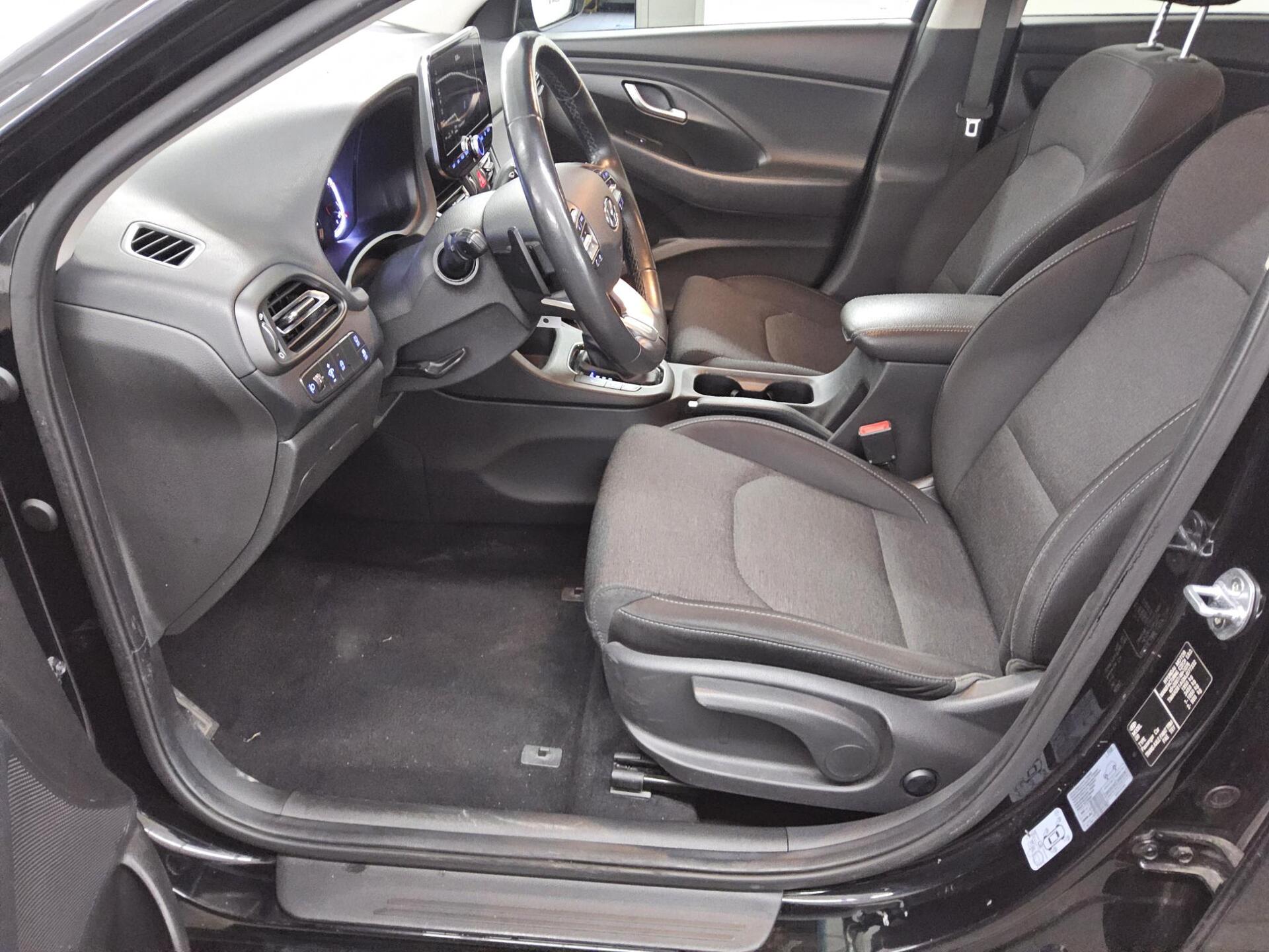 Hyundai i30 1.6 CRDI Navi LED PDC 8