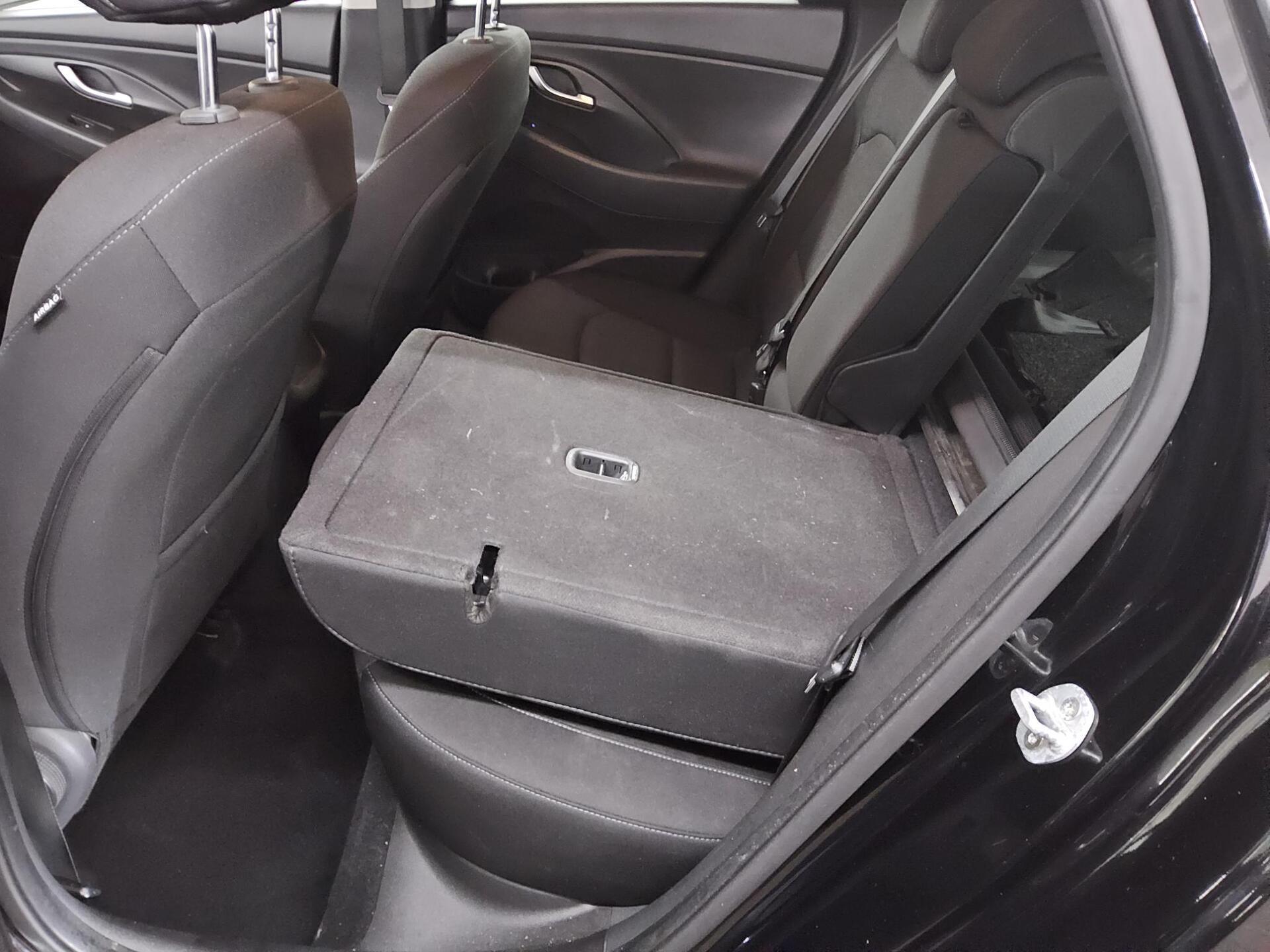 Hyundai i30 1.6 CRDI Navi LED PDC 12