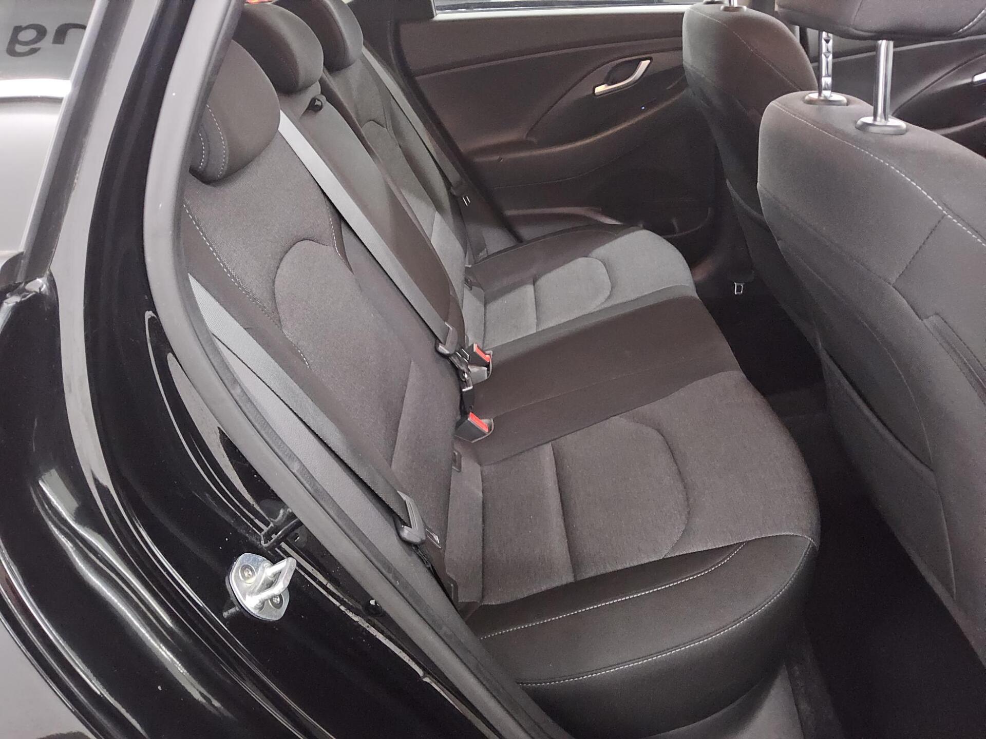Hyundai i30 1.6 CRDI Navi LED PDC 13