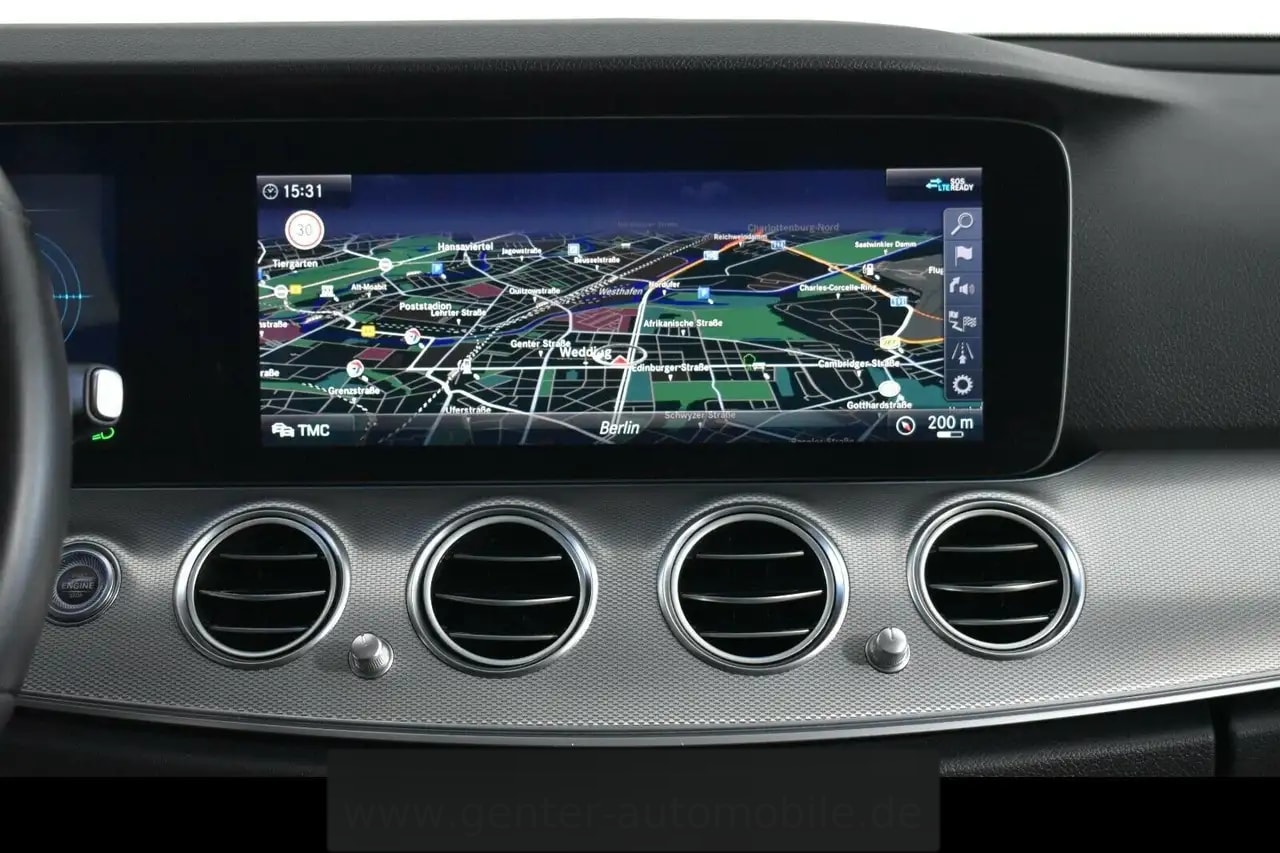 Mercedes-Benz E 400 d T 4M AVANTGARDE COMAND WIDESCREEN LED AHK 18