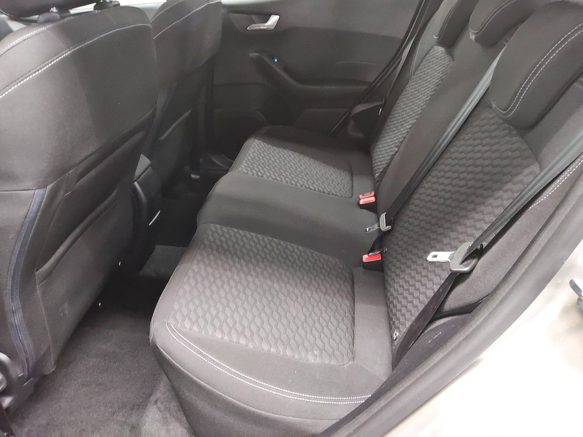 Ford Fiesta 1.0 EB Titanium Navi LED RfK PDC Tempomat 13