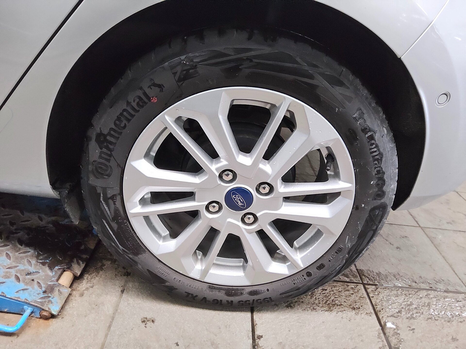 Ford Fiesta 1.0 EB Titanium Navi LED RfK PDC Tempomat 10