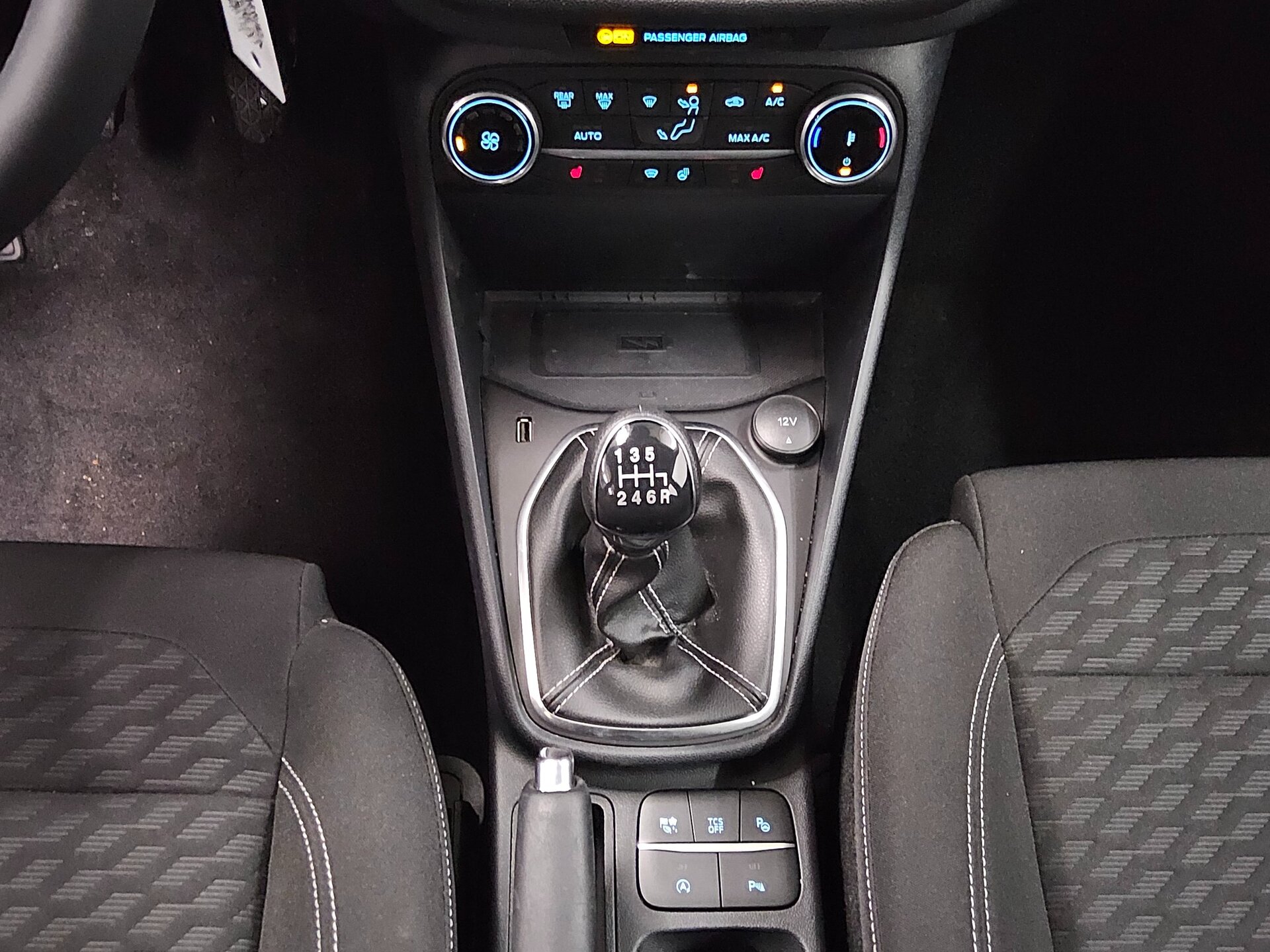 Ford Fiesta 1.0 EB Titanium Navi LED RfK PDC Tempomat 6