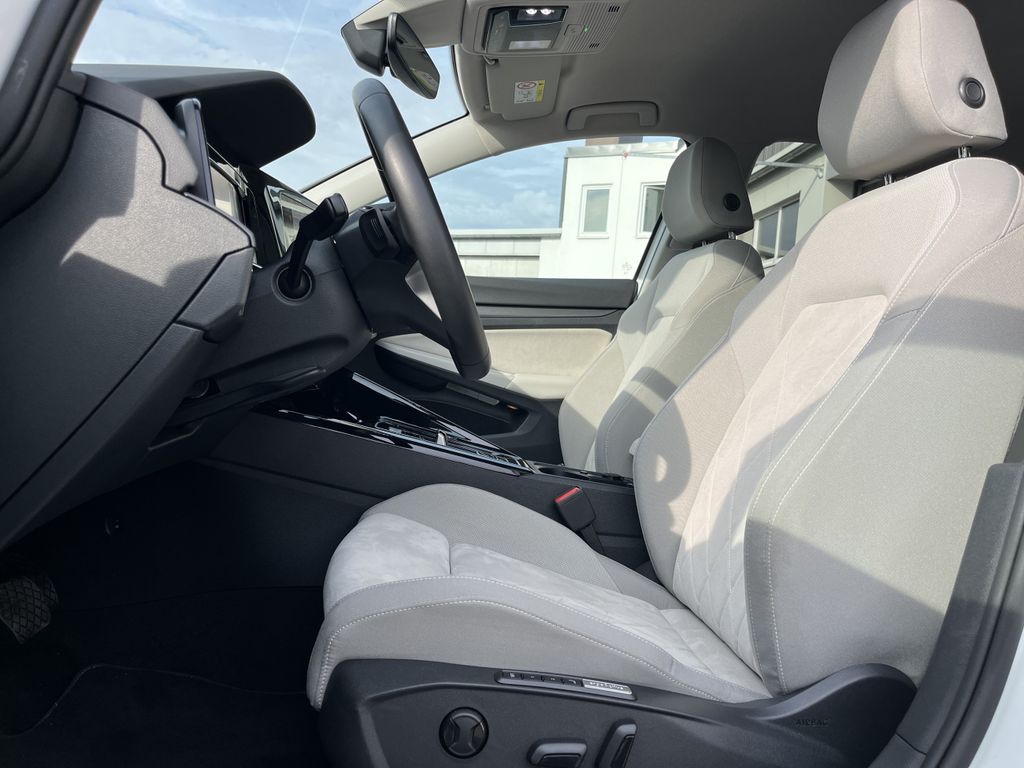 Volkswagen Golf 1.5 TSI DSG Style 13