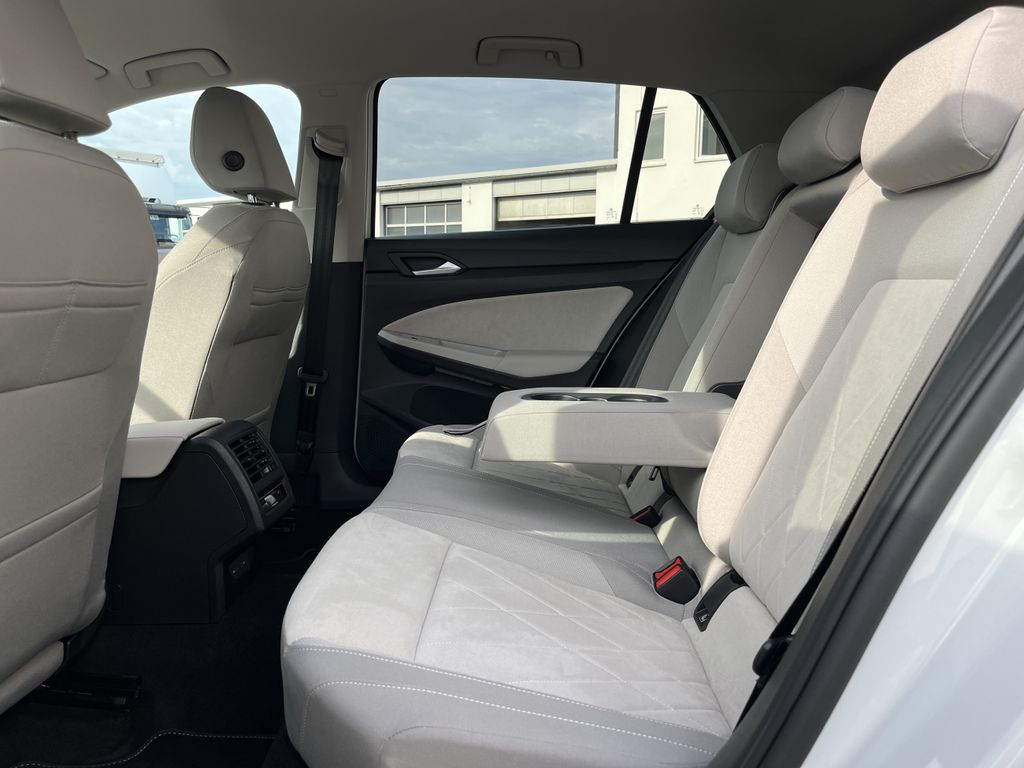 Volkswagen Golf 1.5 TSI DSG Style 17
