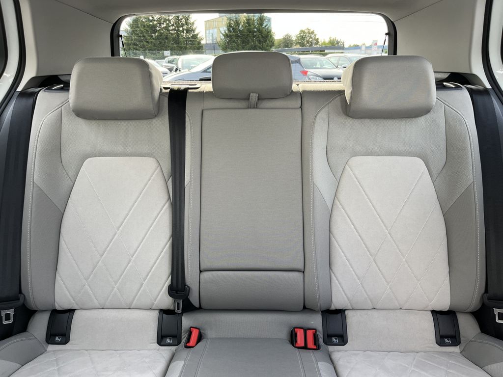 Volkswagen Golf 1.5 TSI DSG Style 18
