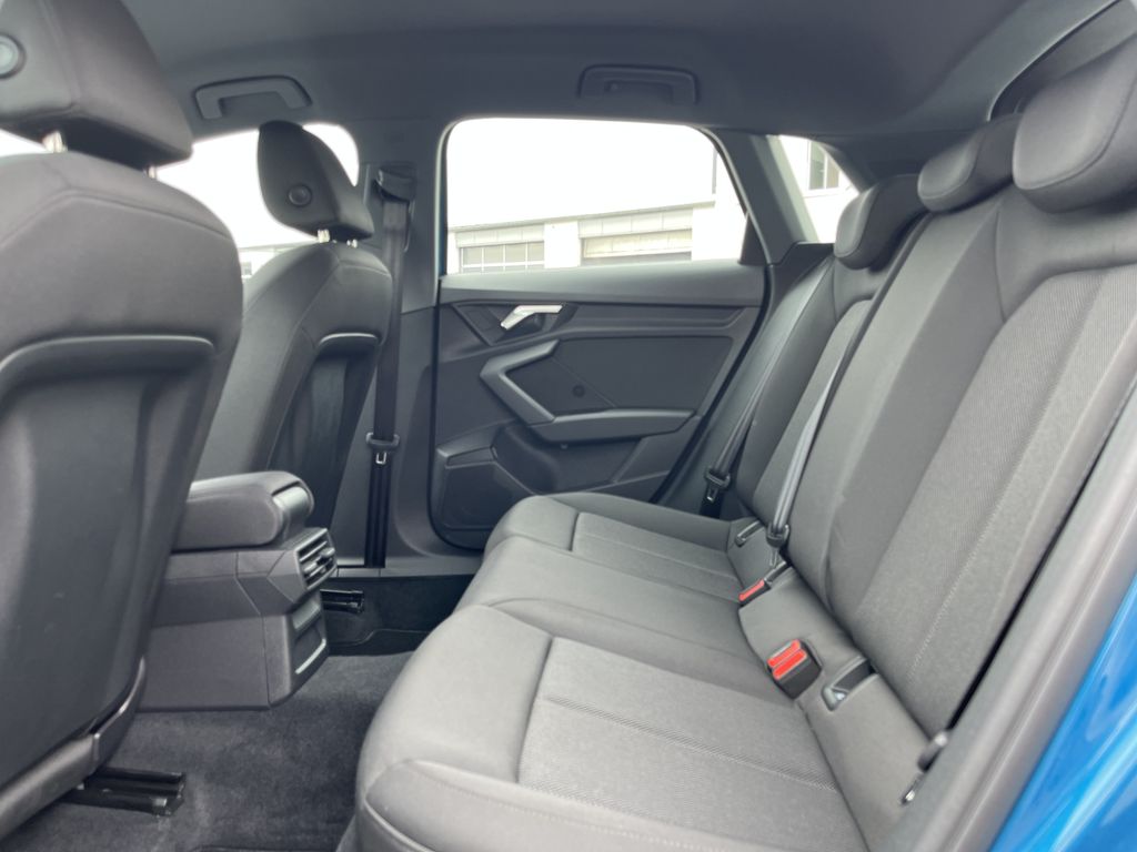 Audi A3 Sportback 35 1.5 TFSI advanced S-Line Optik 1 17