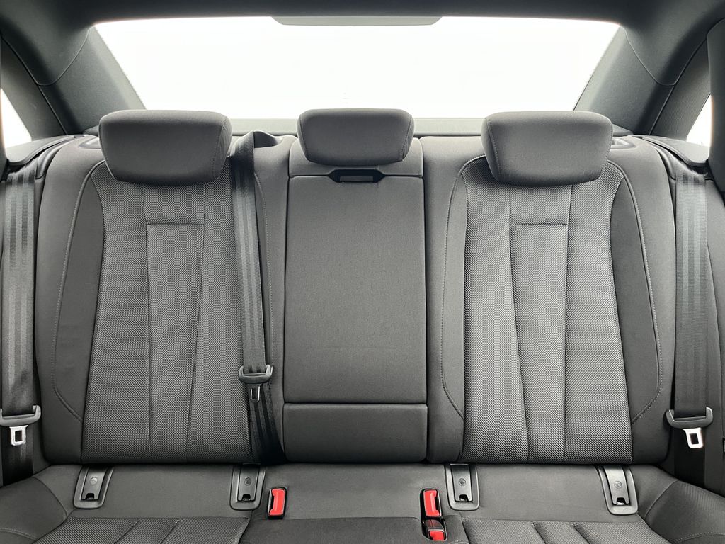 Audi A4 40 2.0 TDI quattro S tronic S line 18