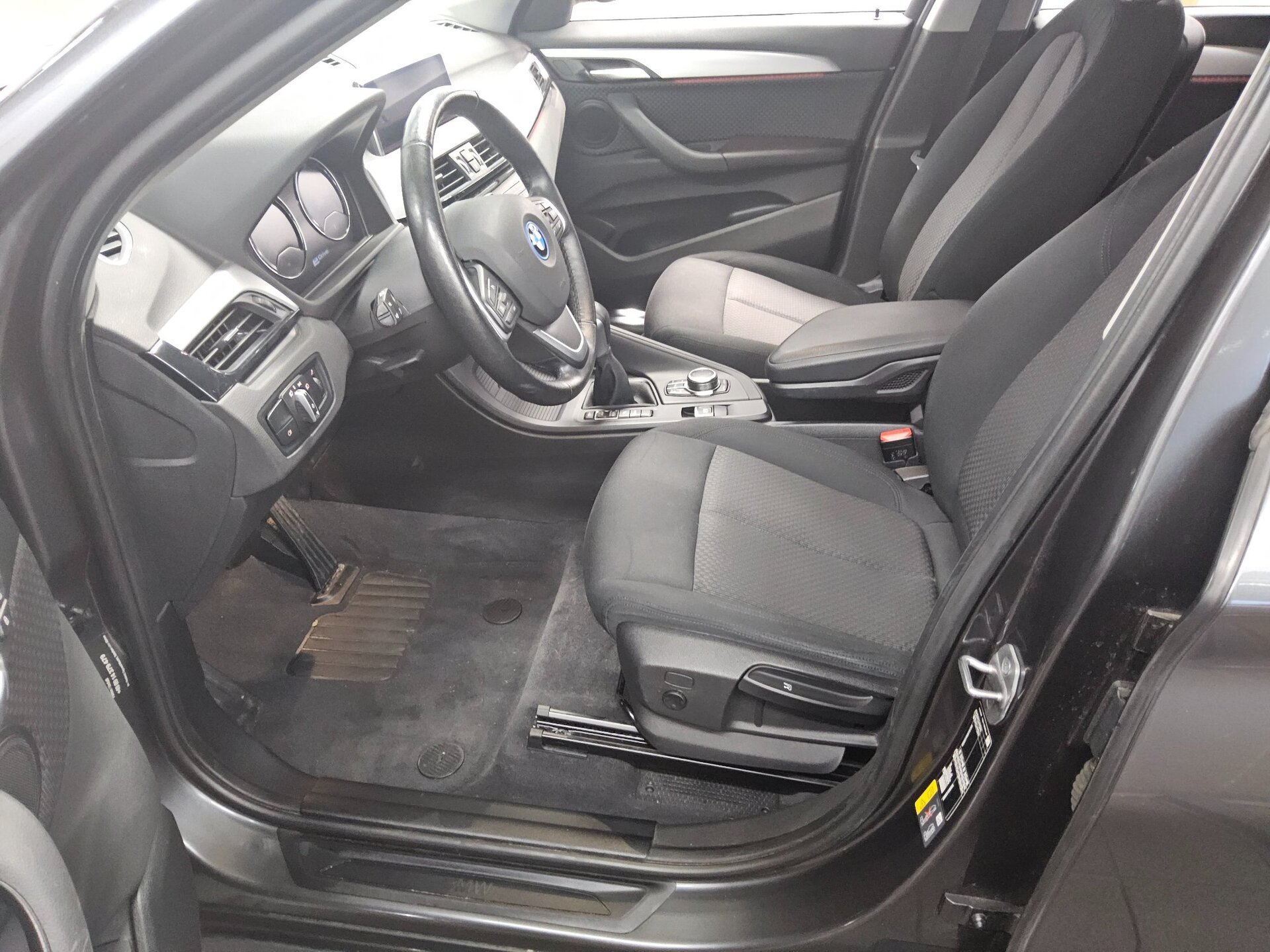 BMW X1 xDrive25e Advantage Navi LED+ RFK AHK 8