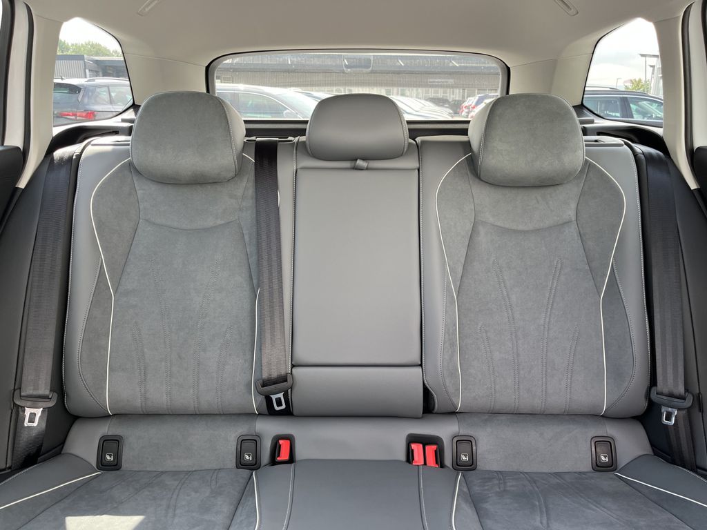 Volkswagen Passat Variant 1.5 TSI DSG Business 17