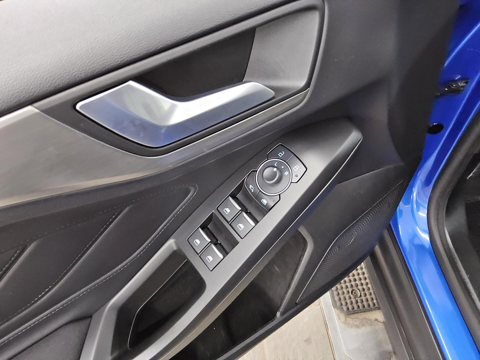 Ford Focus Turnier 1.0 EB Titanium Navi Matrix-LED Shz AHK PDC 9