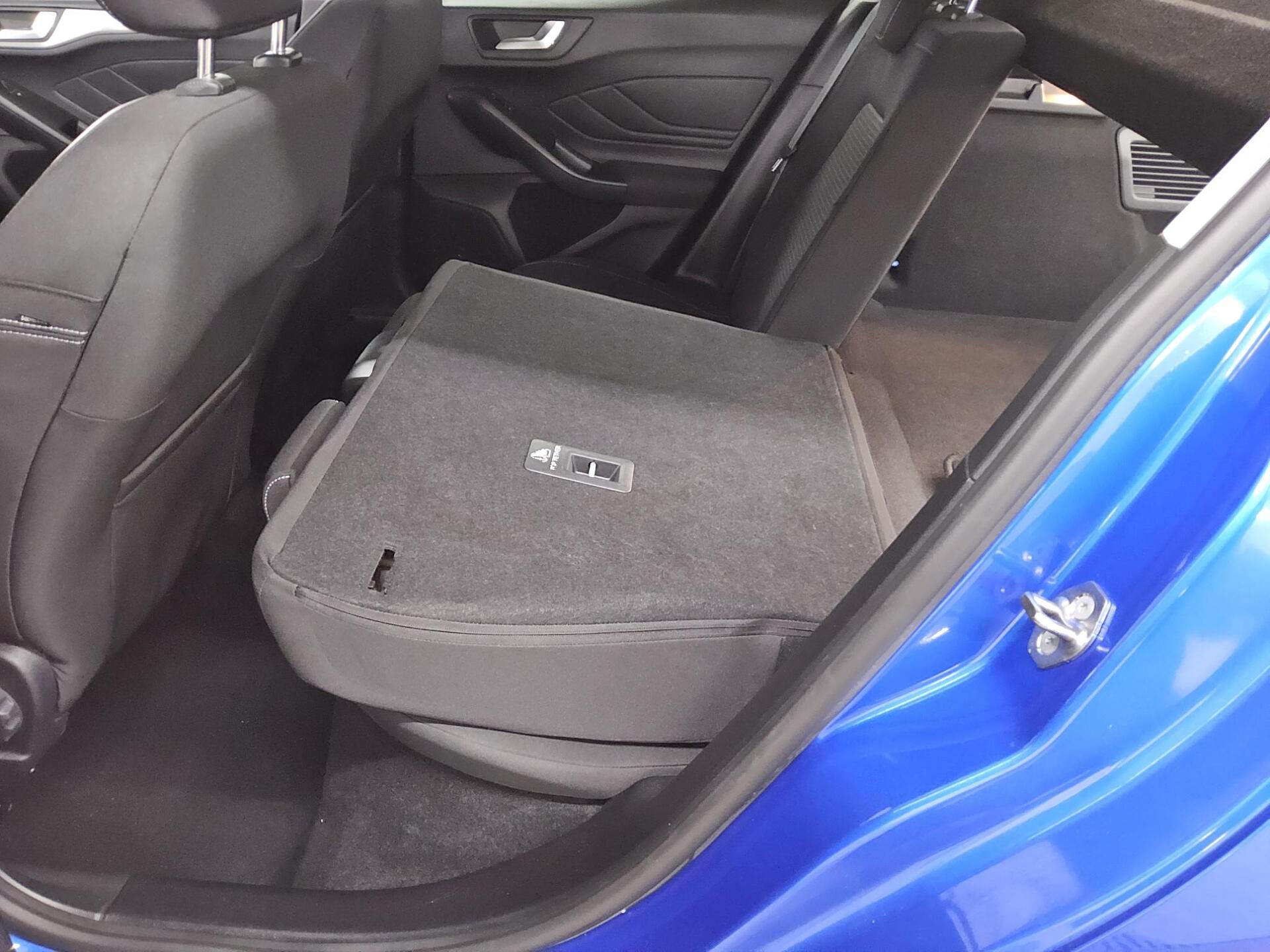 Ford Focus Turnier 1.0 EB Titanium Navi Matrix-LED Shz AHK PDC 12