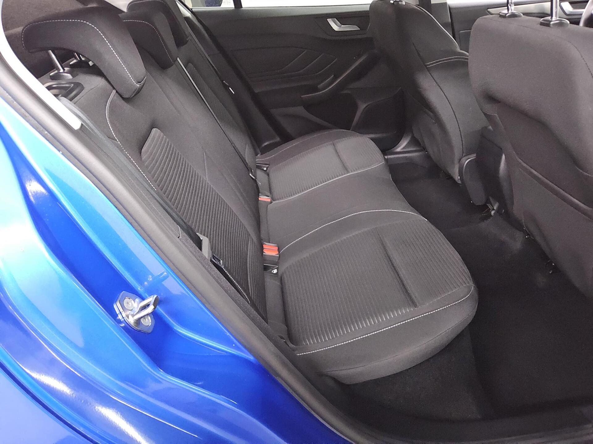 Ford Focus Turnier 1.0 EB Titanium Navi Matrix-LED Shz AHK PDC 13