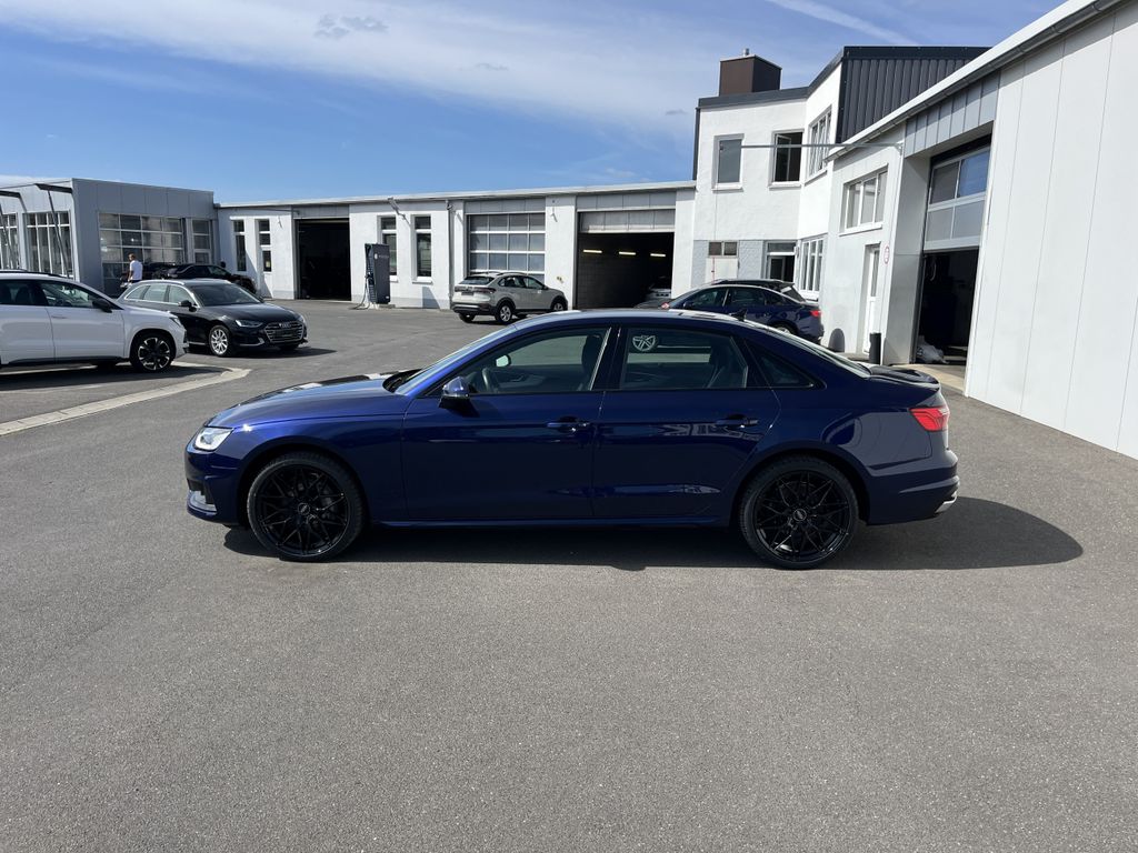 Audi A4 40 2.0 TDI S tronic Blackline S-Line Optik 16 3