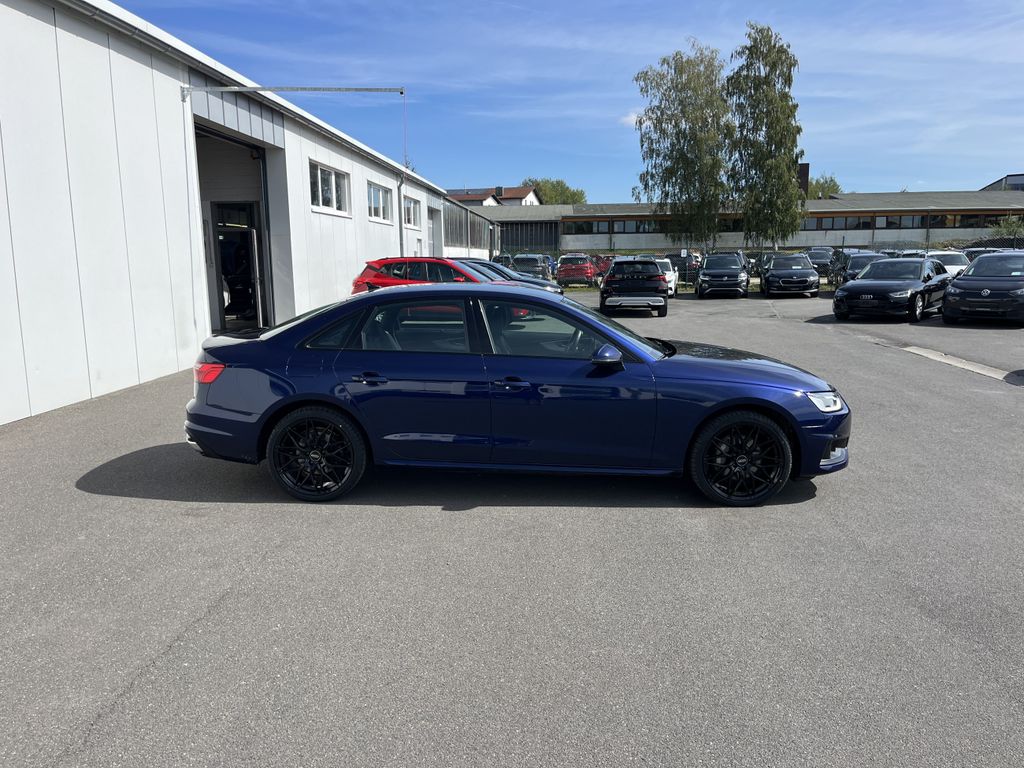 Audi A4 40 2.0 TDI S tronic Blackline S-Line Optik 16 6