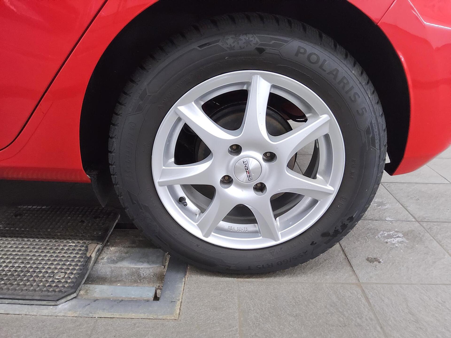 Ford Fiesta 1.0 EB Trend LED DAB Klima 10
