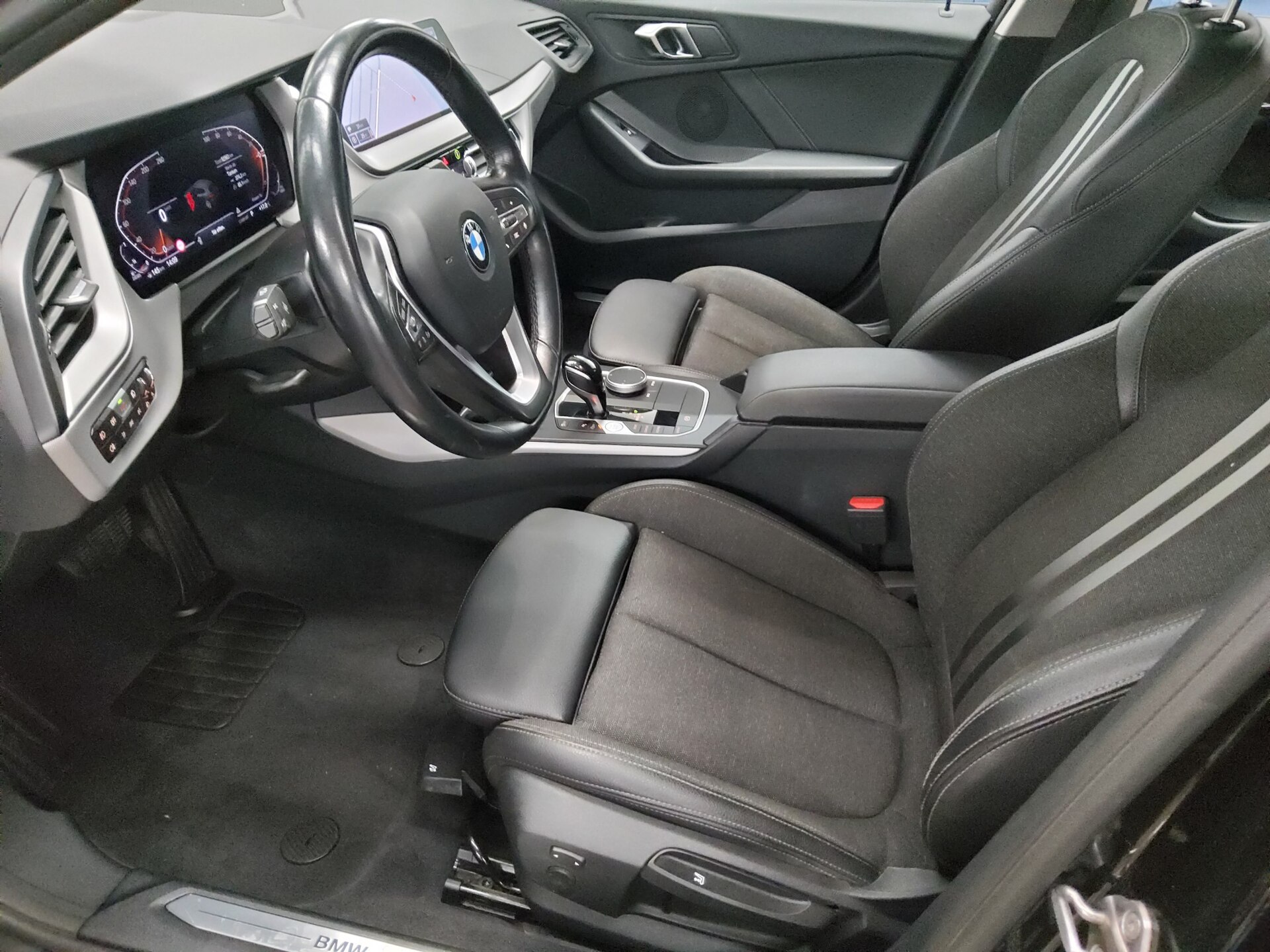 BMW 118dA Advantage T-Leder Navi LED LC Pro AHK HiFi 9