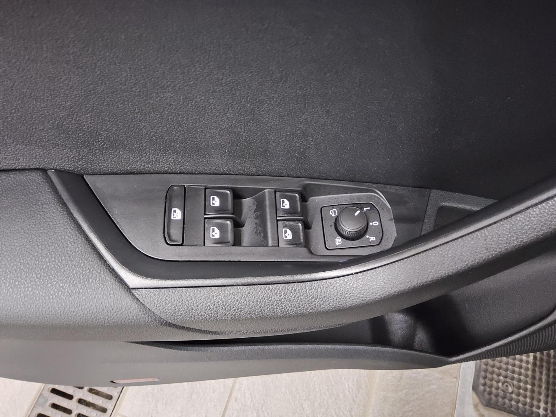 Skoda Karoq 2.0 TDI Navi LED vc AHK 10