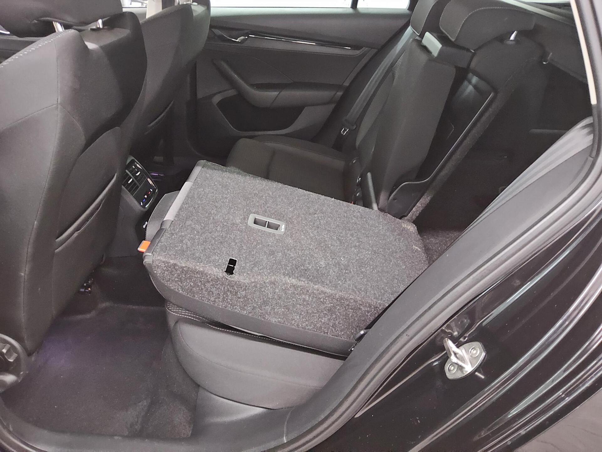 Skoda Octavia Kombi 2.0 TDI Ambition Navi LED vc 4xShz 13
